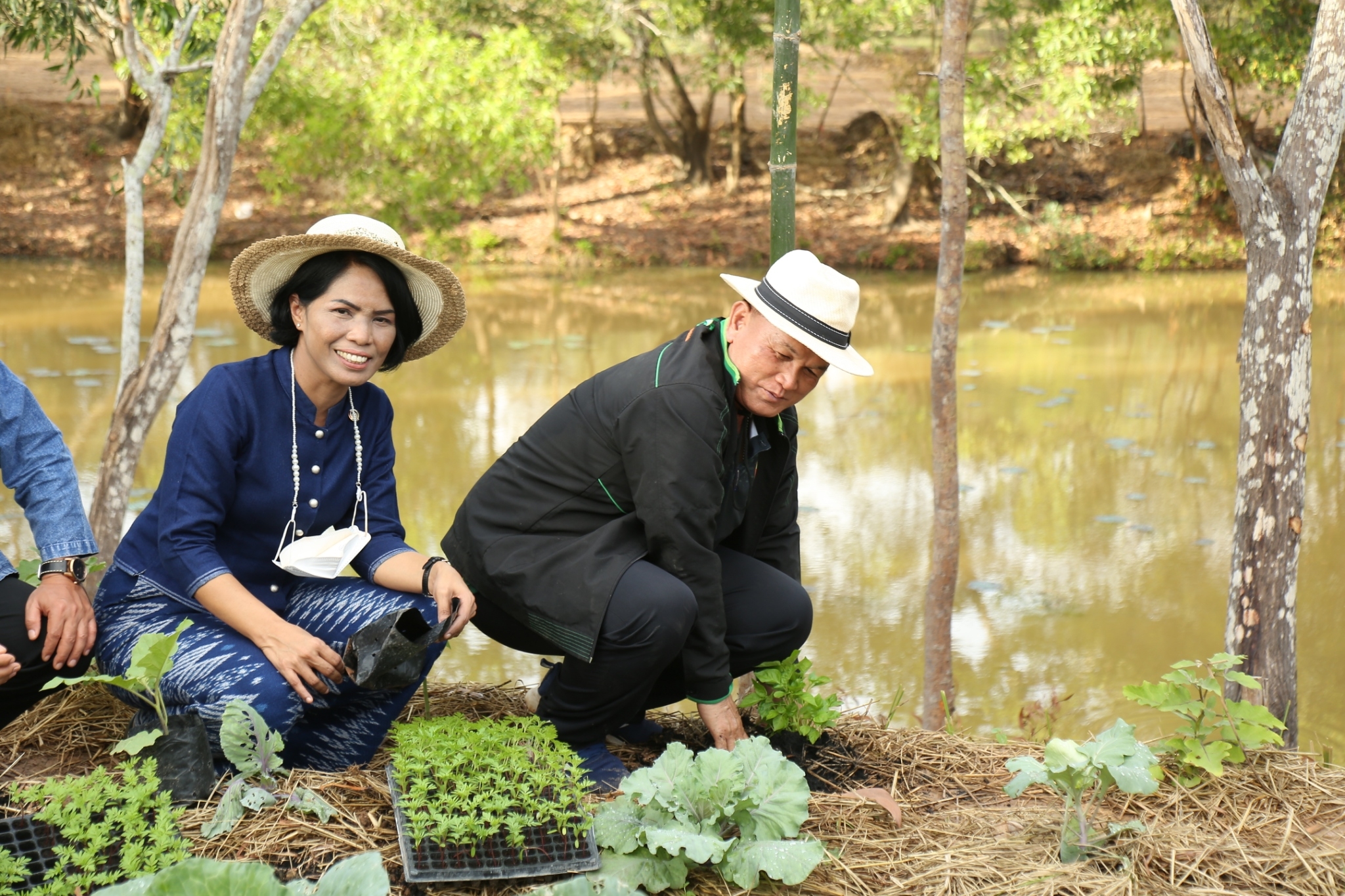 รองหัวหน้าผู้ตรวจราชการกรมการพัฒนาชุมชน กระทรวงมหาดไทย : ติดตามการขับเคลื่อนงานตามนโยบายรัฐบาล งานตามนโยบาย กระทรวงมหาดไทยและงานตามข้อสั่งการของอธิบดีกรมการพัฒนาชุมชน ในเขตพื้นที่จังหวัดสกลนคร