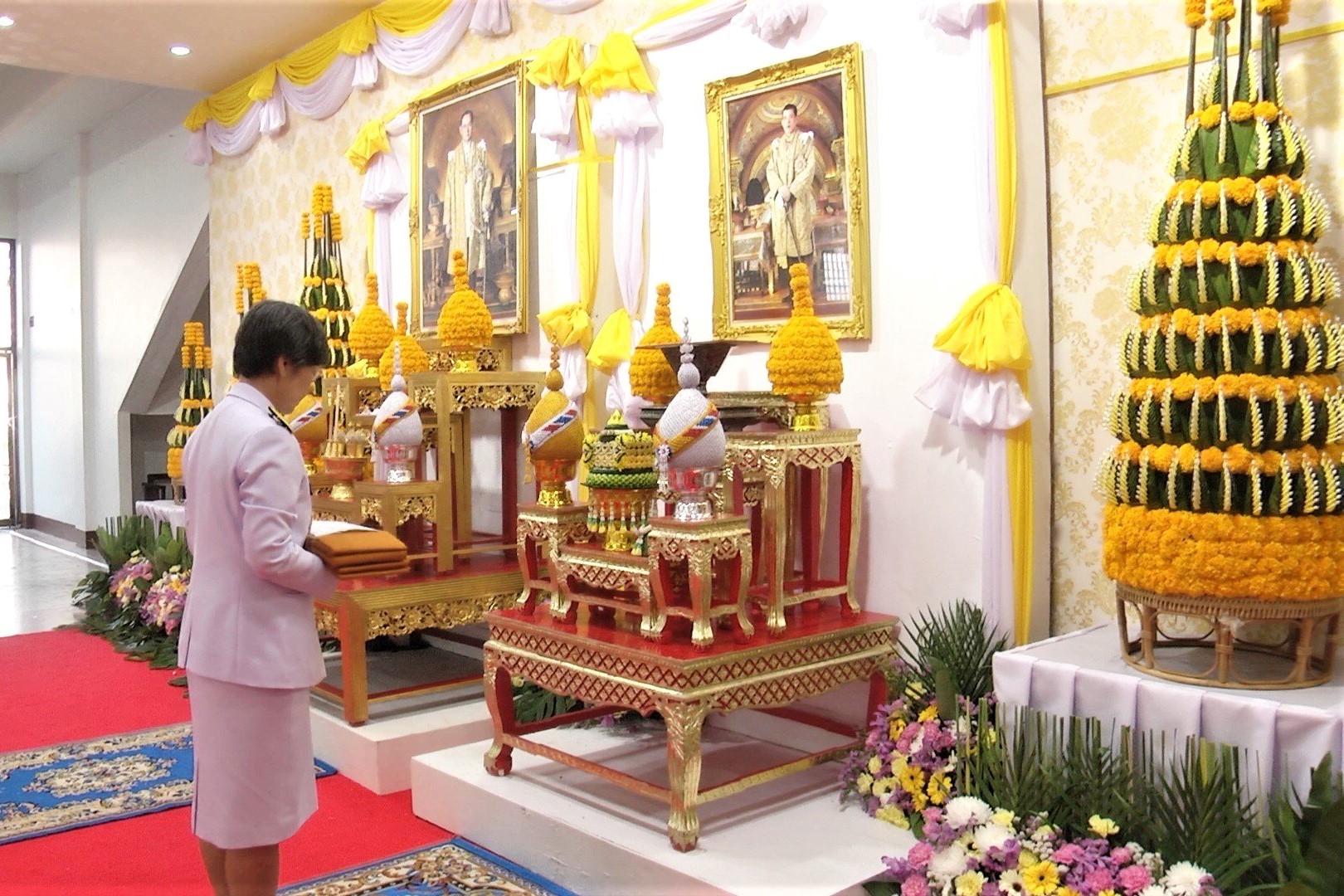 จังหวัดสกลนคร : จัดพิธีทอดผ้าป่าถวายพระราชกุศลแด่พระบาทสมเด็จพระบรมชนกาธิเบศร มหาภูมิพลอดุลยเดชมหาราช บรมนาถบพิตร เนื่องในวันคล้ายวันสวรรคต และสมทบทุนโครงการทุนเล่าเรียนหลวงสำหรับพระสงฆ์ไทย จังหวัดสกลนคร