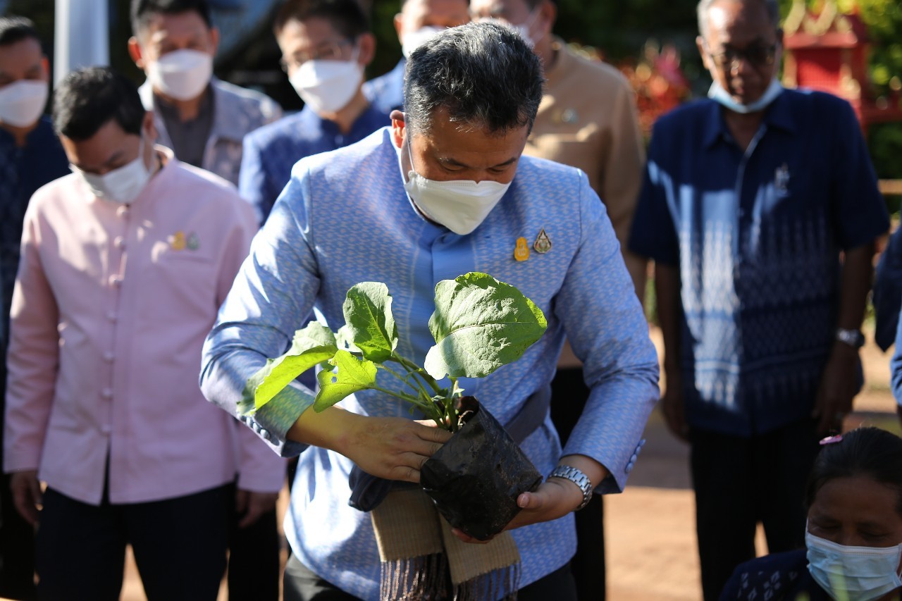 ปลัดกระทรวงมหาดไทย : ติดตามความก้าวหน้าการขับเคลื่อนงาน “ดอนกอยโมเดล” ภายใต้โครงการ “ผ้าไทยใส่ให้สนุก” ตามแนวพระดำริสมเด็จพระเจ้าลูกเธอ เจ้าฟ้า สิริวัณณวรี นารีรัตนราชกัญญา ในพื้นที่จังหวัดสกลนคร