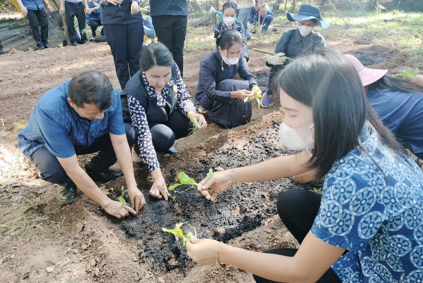 จังหวัดสกลนคร : 18 อำเภอ Kick off การน้อมนำแนวพระราชดำริของสมเด็จพระกนิษฐาธิราชเจ้า กรมสมเด็จพระเทพรัตนราชสุดาฯ สยามบรมราชกุมารี สร้างความมั่นคงทางอาหาร สู่ปฏิบัติการปลูกผักสวนครัว เพื่อสร้างความมั่นคงทางอาหาร ปี 2566 รอบ 2 ต่อเนื่อง
