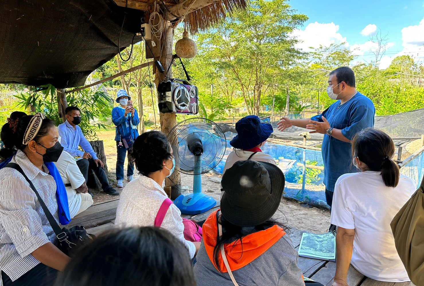 ผู้ว่าราชการจังหวัดสกลนคร : เปิดการฝึกอบรมเพื่อพัฒนาคุณภาพชีวิต เพิ่มทักษะความรู้ด้านอาชีพแก่ครัวเรือนตกเกณฑ์ TPMAP มิติรายได้ ของจังหวัดสกลนคร พัฒนาสู่ความยั่งยืน ในปี 2566
