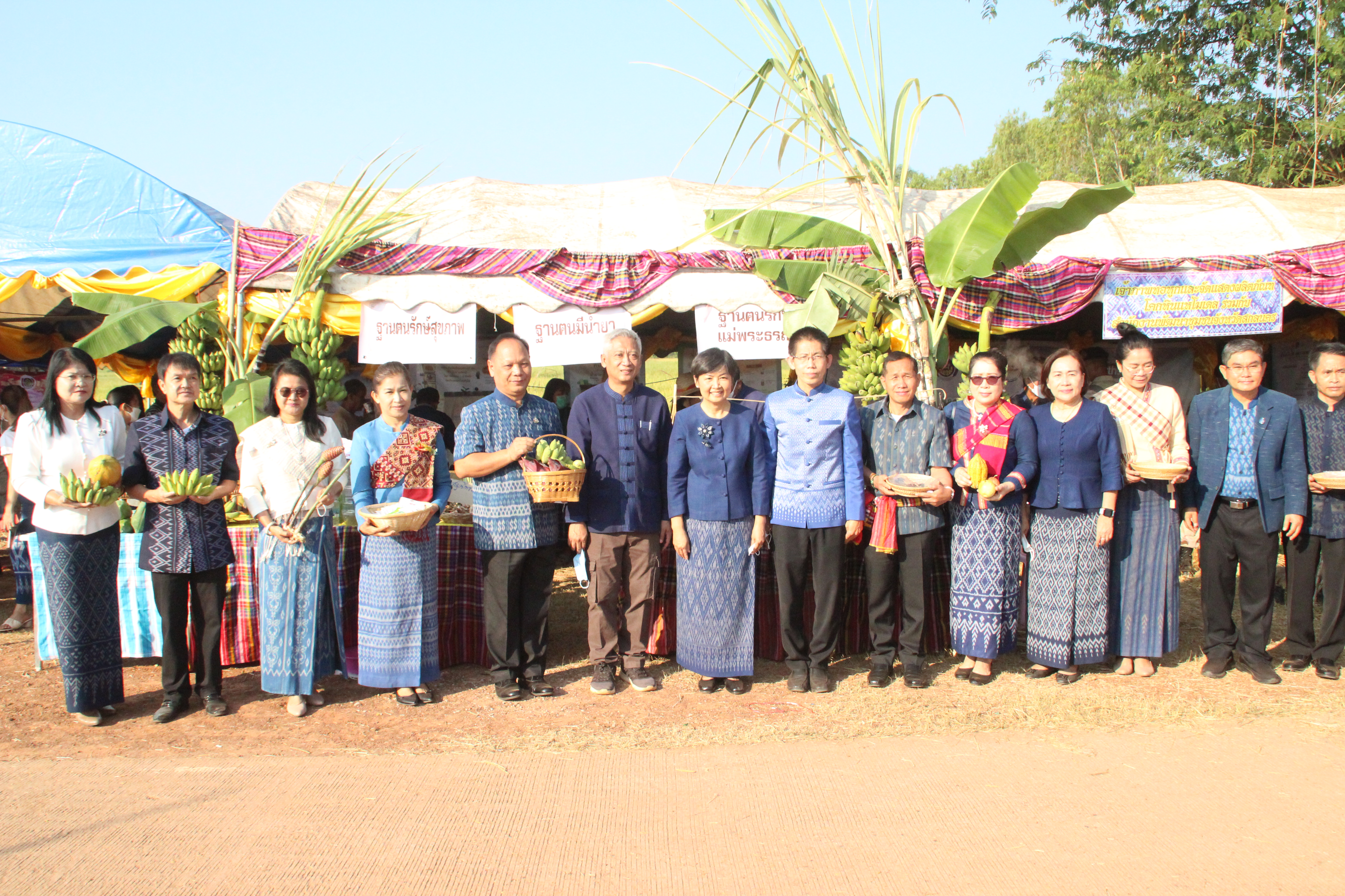 ปลัดกระทรวงมหาดไทย เป็นเจ้าภาพงานทอดกฐินสามัคคี วัดศรัทธาราม อำเภอบ้านม่วง จังหวัดสกลนคร
