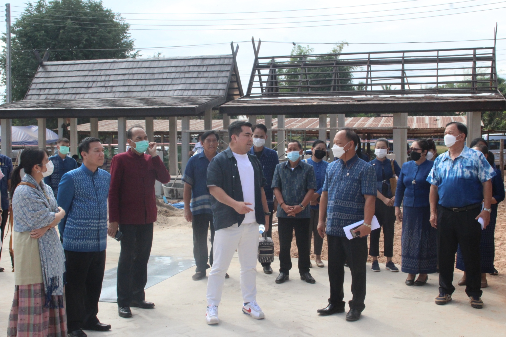 อธิบดีกรมการพัฒนาชุมชน : ตรวจเยี่ยมศูนย์เรียนรู้ผ้าย้อมคราม “วิชชาลัยดอนกอย วิถีแห่งการพัฒนาที่ยั่งยืน” พร้อมนำผู้เชี่ยวชาญด้านผ้าไทยขับเคลื่อนงาน “ดอนกอยโมเดล” ระยะที่ 3