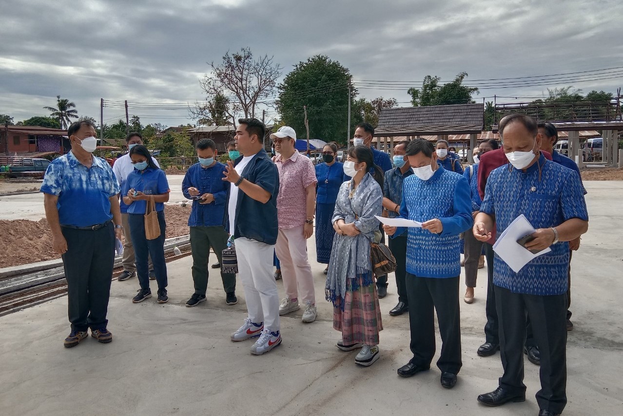 อธิบดีกรมการพัฒนาชุมชน : ตรวจเยี่ยมศูนย์เรียนรู้ผ้าย้อมคราม “วิชชาลัยดอนกอย วิถีแห่งการพัฒนาที่ยั่งยืน” พร้อมนำผู้เชี่ยวชาญด้านผ้าไทยขับเคลื่อนงาน “ดอนกอยโมเดล” ระยะที่ 3