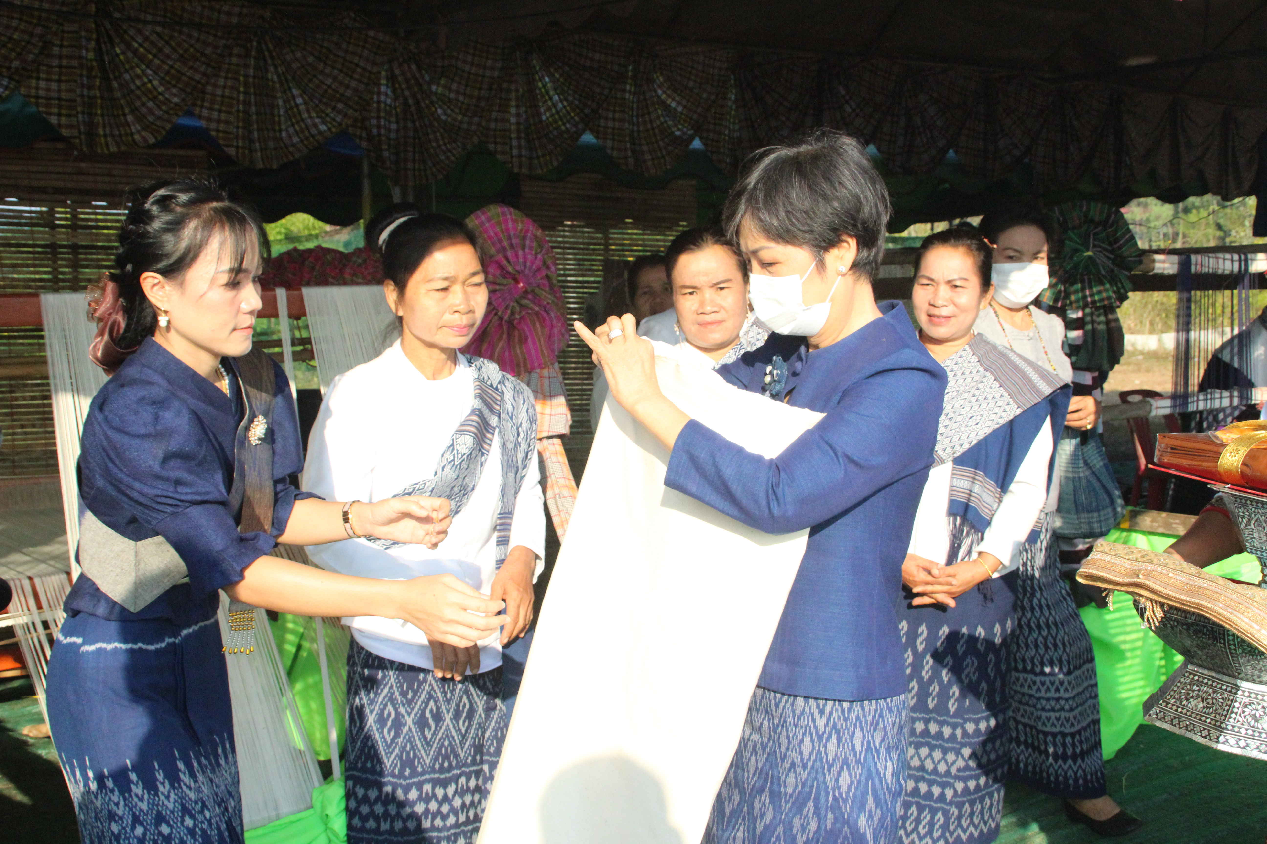 ปลัดกระทรวงมหาดไทย เป็นเจ้าภาพงานทอดกฐินสามัคคี วัดศรัทธาราม อำเภอบ้านม่วง จังหวัดสกลนคร