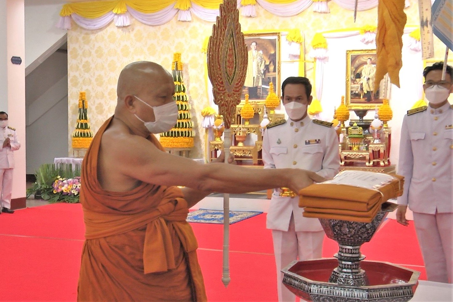 จังหวัดสกลนคร : จัดพิธีทอดผ้าป่าถวายพระราชกุศลแด่พระบาทสมเด็จพระบรมชนกาธิเบศร มหาภูมิพลอดุลยเดชมหาราช บรมนาถบพิตร เนื่องในวันคล้ายวันสวรรคต และสมทบทุนโครงการทุนเล่าเรียนหลวงสำหรับพระสงฆ์ไทย จังหวัดสกลนคร