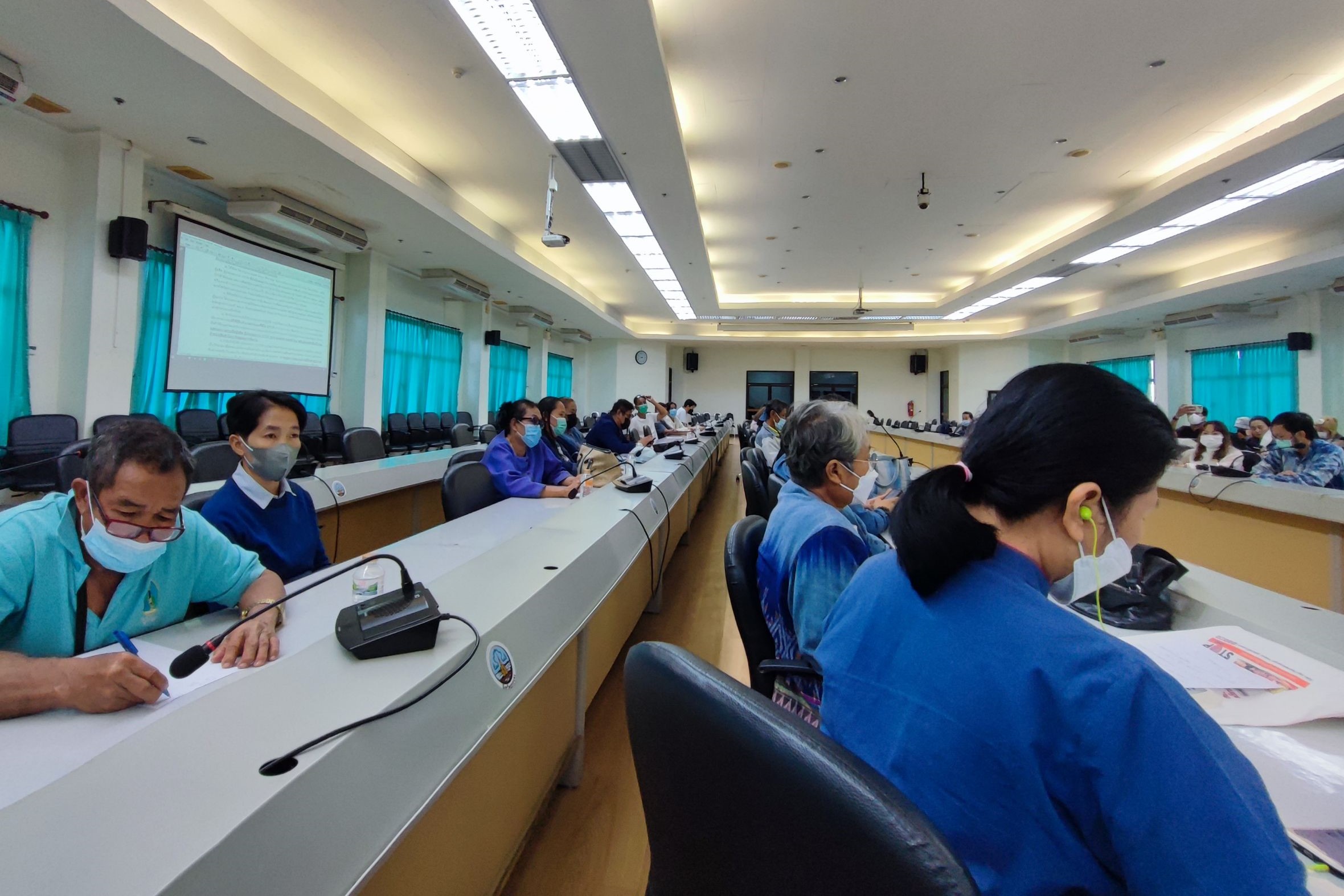 พช.สกลนคร : จัดประชุมผู้ผลิต ผู้ประกอบการ OTOP จังหวัดสกลนคร เพื่อเตรียมความพร้อมในการเข้าร่วมงาน OTOP City 2022