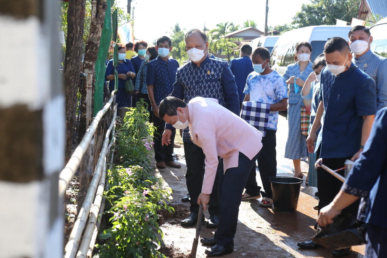 ปลัดกระทรวงมหาดไทย : ติดตามความก้าวหน้าการขับเคลื่อนงาน “ดอนกอยโมเดล” ภายใต้โครงการ “ผ้าไทยใส่ให้สนุก” ตามแนวพระดำริสมเด็จพระเจ้าลูกเธอ เจ้าฟ้า สิริวัณณวรี นารีรัตนราชกัญญา ในพื้นที่จังหวัดสกลนคร