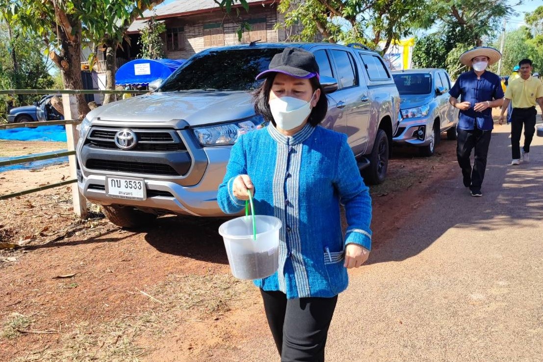 จังหวัดสกลนคร : ร่วมผลึกกำลังทั้งภาครัฐและเอกชนพัฒนาปรับปรุงภูมิทัศน์บ้านดอนกอย สู่การเป็นหมู่บ้านพัฒนาต้นแบบที่ยั่งยืน ในปี 2566
