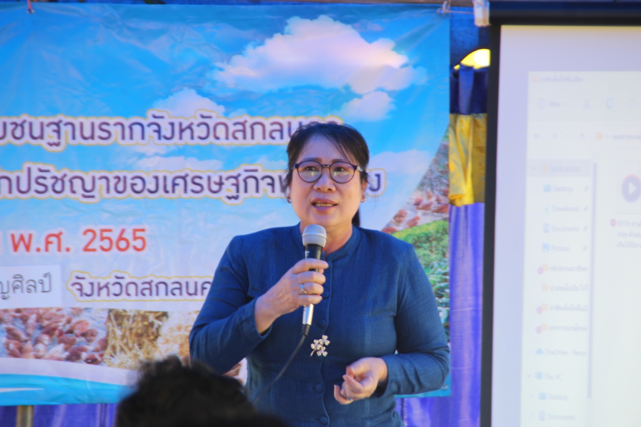 จังหวัดสกลนคร : เดินหน้าแก้จนสู่ความยั่งยืน ในปี 2566 โดยฝึกอบรมสร้างอาชีพ ยกระดับรายได้ ครัวเรือนตกเกณฑ์ TPMAP มิติด้านรายได้ ตามโครงการส่งเสริมพัฒนาคุณภาพชีวิตและเศรษฐกิจชุมชนฐานราก จังหวัดสกลนคร