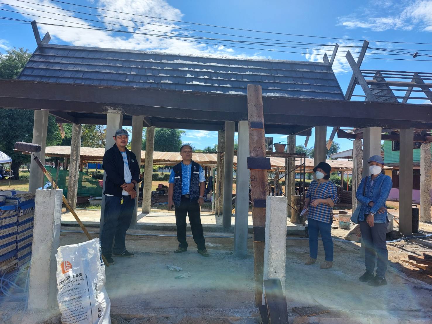 พัฒนาชุมชนจังหวัดสกลนคร : ร่วมสนับสนุนการปรับปรุงภูมิทัศน์บ้านดอนกอยและศูนย์เรียนรู้ผ้าย้อมคราม”วิชชาลัยดอนกอย วิถีแห่งการพัฒ นาที่ ยังยืน”