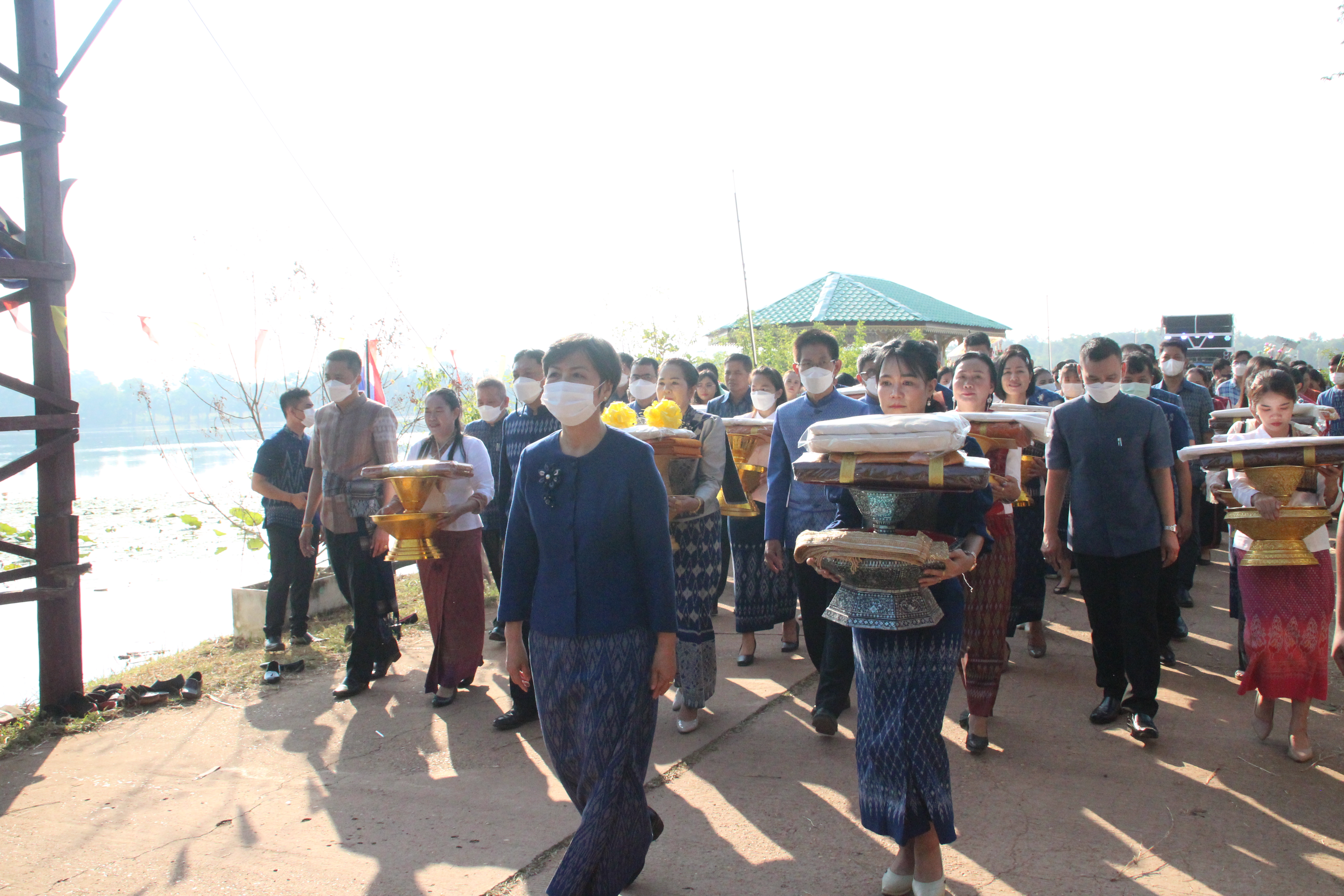 ปลัดกระทรวงมหาดไทย เป็นเจ้าภาพงานทอดกฐินสามัคคี วัดศรัทธาราม อำเภอบ้านม่วง จังหวัดสกลนคร