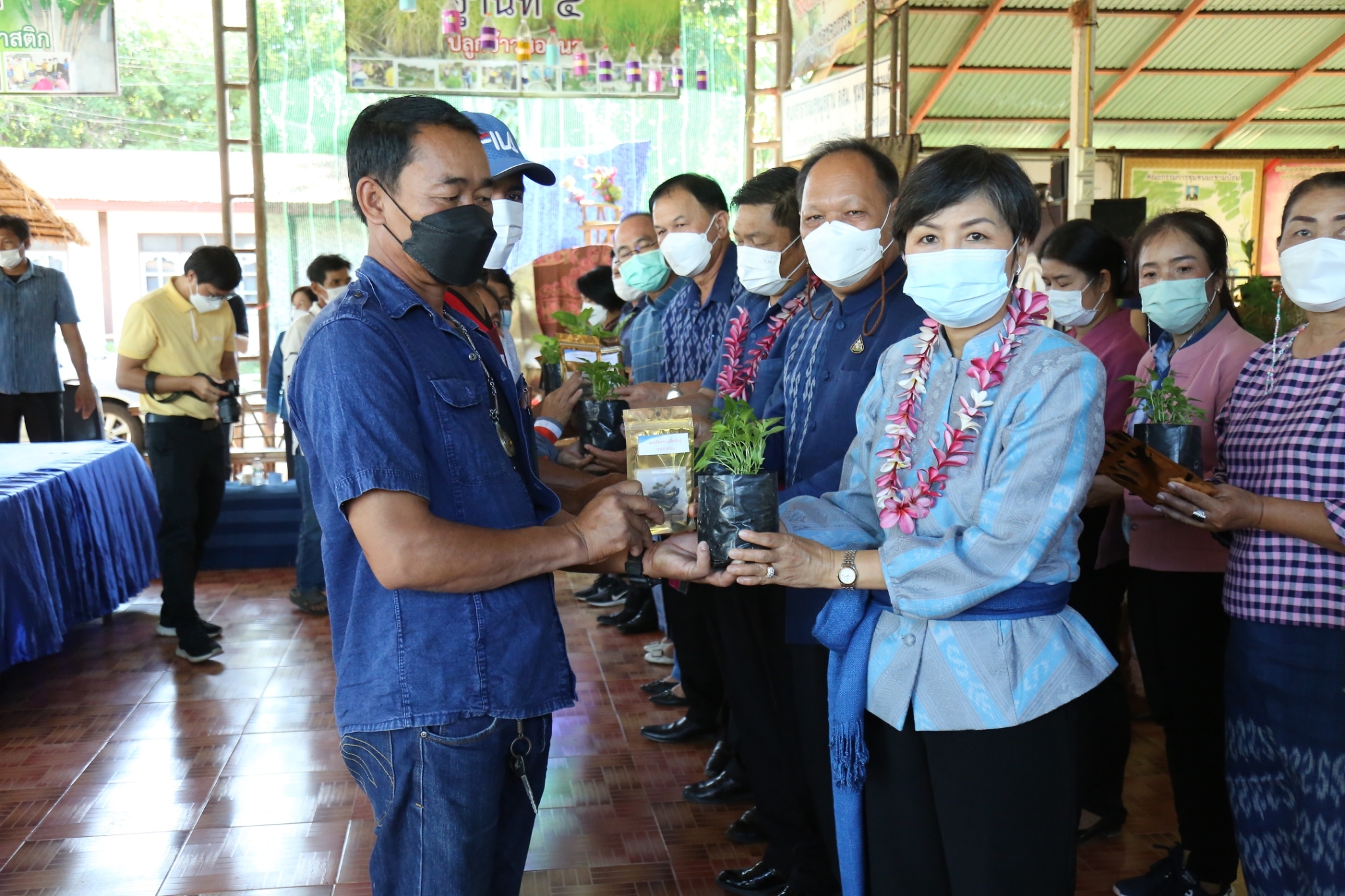 จังหวัดสกลนคร : Kick off การน้อมนำแนวพระราชดำริของสมเด็จพระกนิษฐาธิราชเจ้า กรมสมเด็จพระเทพรัตนราชสุดาฯ สยามบรมราชกุมารี สร้างความมั่นคงทางอาหาร สู่ปฏิบัติการปลูกผักสวนครัว เพื่อสร้างความมั่นคงทางอาหาร ปี 2566 รอบ 2 ต่อเนื่อง