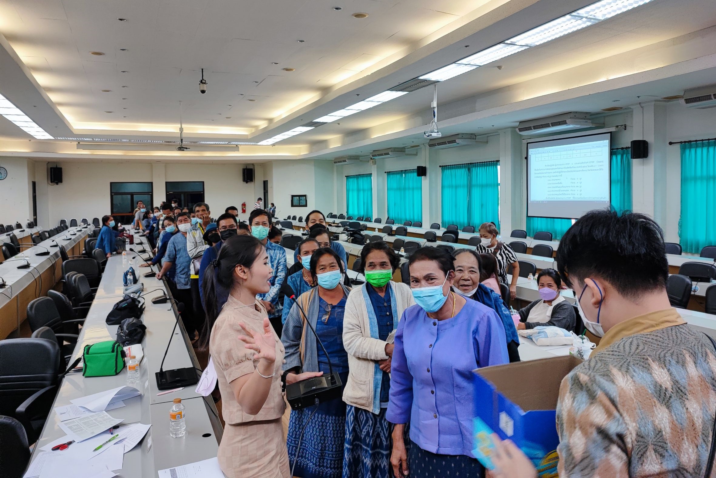 พช.สกลนคร : จัดประชุมผู้ผลิต ผู้ประกอบการ OTOP จังหวัดสกลนคร เพื่อเตรียมความพร้อมในการเข้าร่วมงาน OTOP City 2022