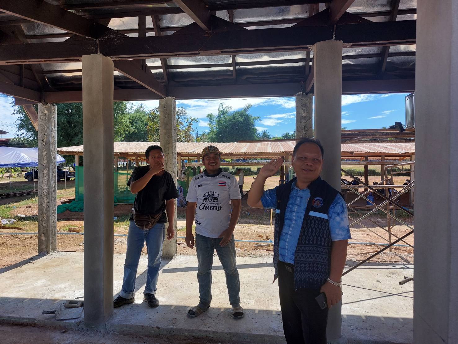 พัฒนาชุมชนจังหวัดสกลนคร : ร่วมสนับสนุนการปรับปรุงภูมิทัศน์บ้านดอนกอยและศูนย์เรียนรู้ผ้าย้อมคราม”วิชชาลัยดอนกอย วิถีแห่งการพัฒ นาที่ ยังยืน”
