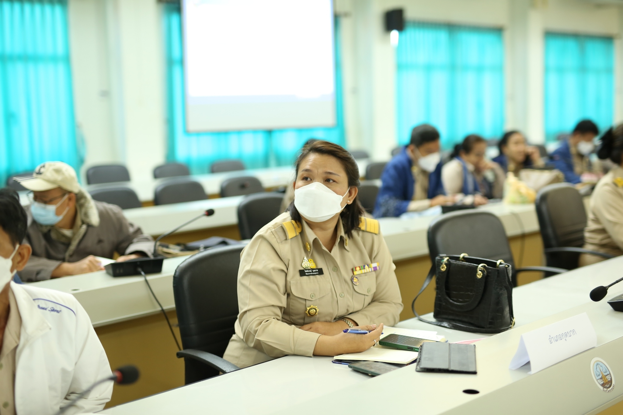 จังหวัดสกลนคร : ประชุมเตรียมความพร้อมเจ้าหน้าที่พัฒนาชุมชน เพื่อสร้างความรู้ ความเข้าใจ ในแนวทางการบริหารการจัดเก็บข้อมูลความจำเป็นพื้นฐาน (จปฐ.) และข้อมูลพื้นฐานระดับหมู่บ้าน (กชช.2ค) ประจำปี 2566 เชิงคุณภาพ