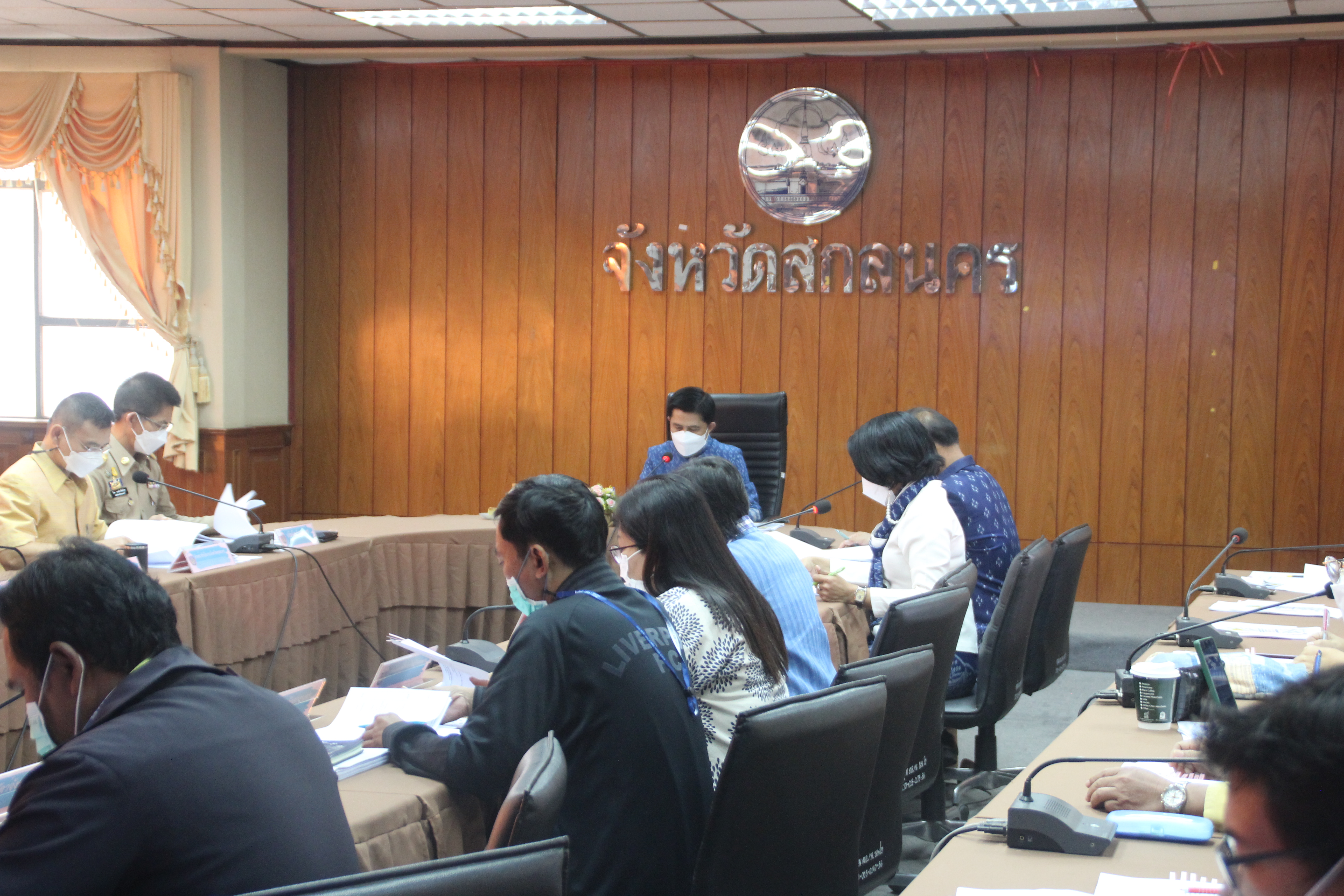 จังหวัดสกลนคร : ประชุมคณะกรรมการบริหารศูนย์อำนวยการขจัดความยากจนและพัฒนาคนทุกช่วงวัยอย่างยั่งยืนตามหลักปรัชญาของเศรษฐกิจพอเพียงจังหวัดสกลนคร (ศจพ.จ.) เพื่อกำหนดแผนการขจัดความยากจน ฯ ประจำปี 2566