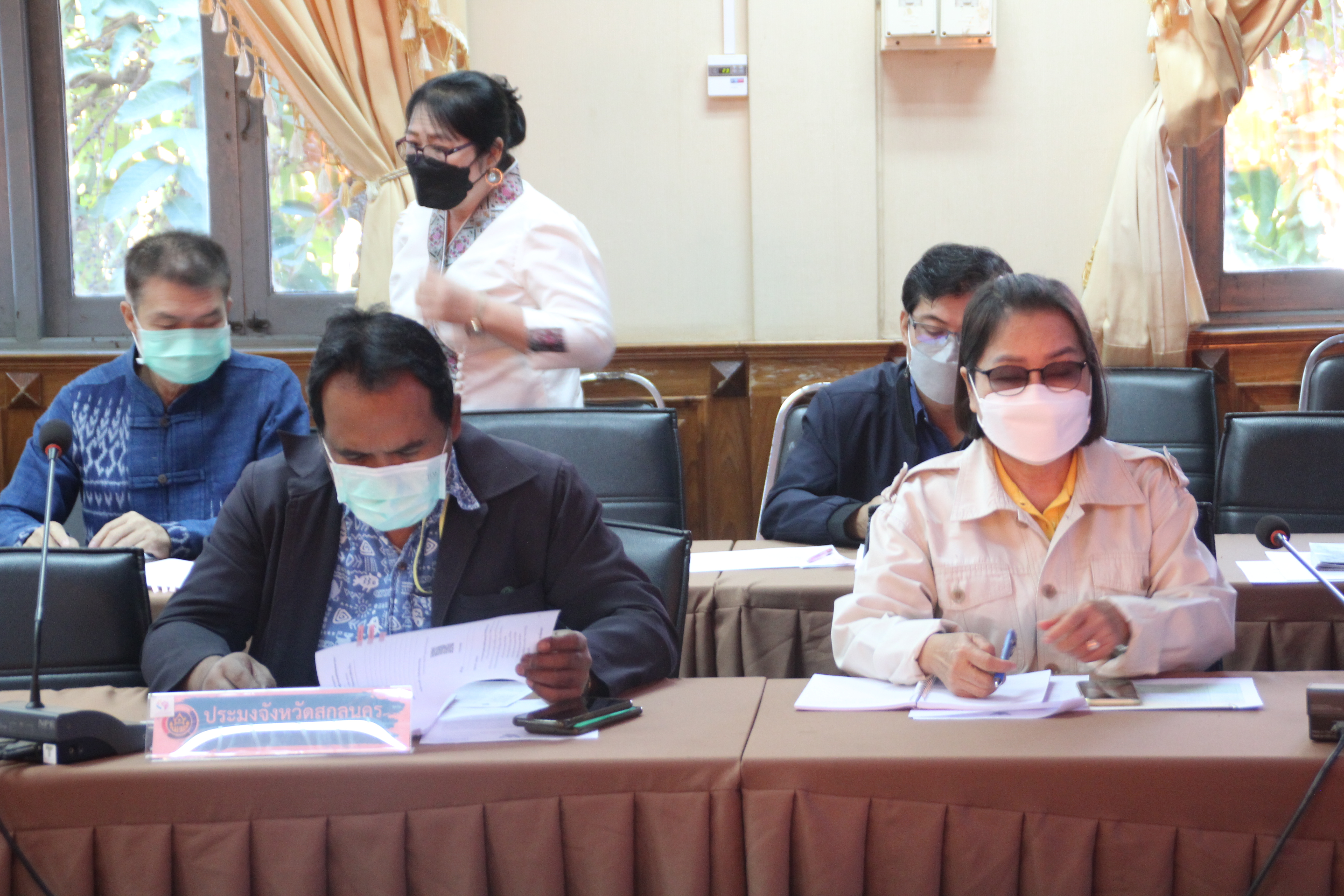 จังหวัดสกลนคร : ประชุมคณะกรรมการบริหารศูนย์อำนวยการขจัดความยากจนและพัฒนาคนทุกช่วงวัยอย่างยั่งยืนตามหลักปรัชญาของเศรษฐกิจพอเพียงจังหวัดสกลนคร (ศจพ.จ.) เพื่อกำหนดแผนการขจัดความยากจน ฯ ประจำปี 2566