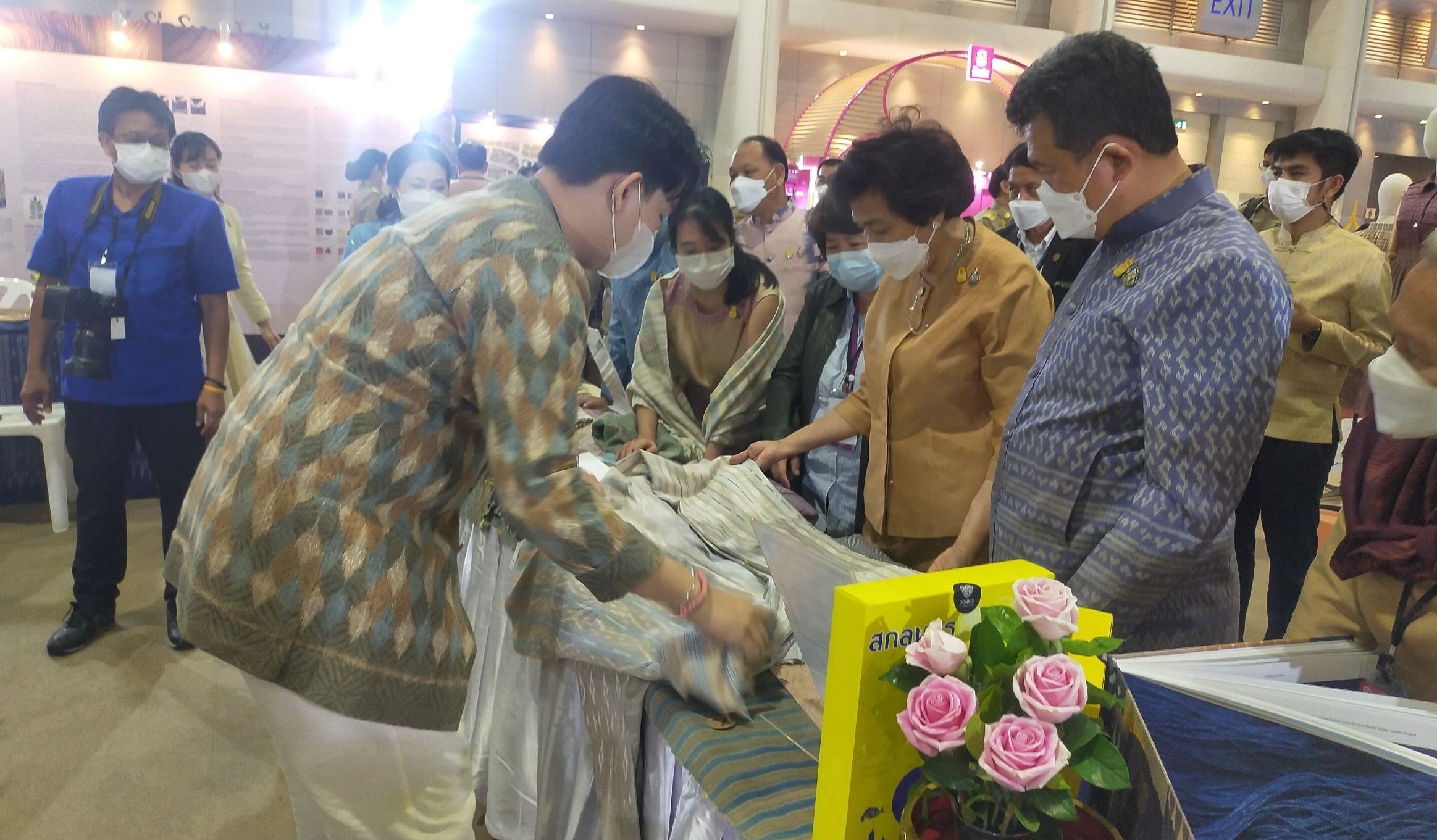 พลเอก ประยุทธ์ จันทร์โอชา นายกรัฐมนตรี เป็นประธานเปิดงาน OTOP City 2022 ภายใต้แนวคิด “มอบความสุขจากภูมิปัญญา ส่งต่อคุณค่าจากฝีมือคนไทย”