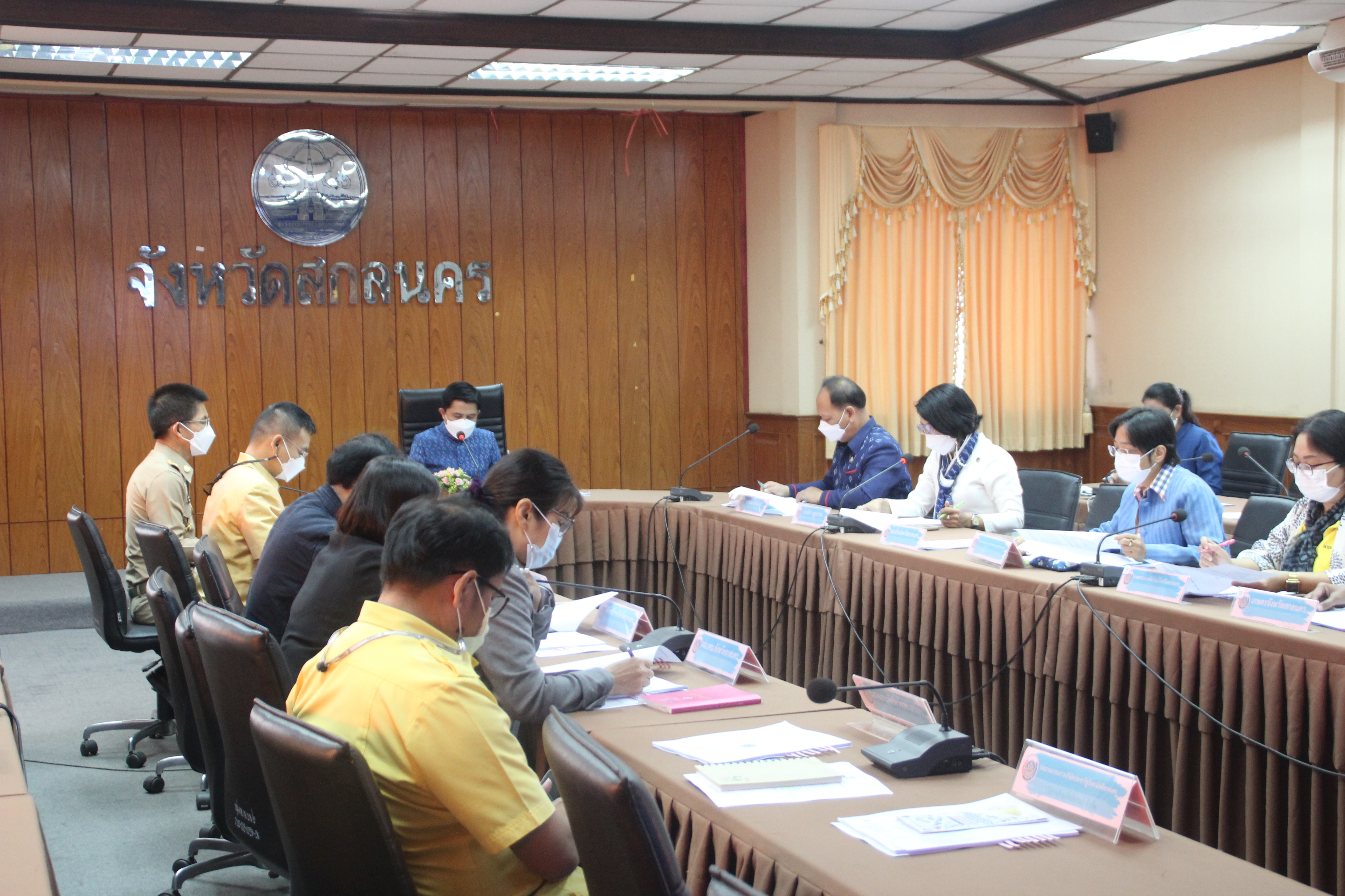 จังหวัดสกลนคร : ประชุมคณะกรรมการบริหารศูนย์อำนวยการขจัดความยากจนและพัฒนาคนทุกช่วงวัยอย่างยั่งยืนตามหลักปรัชญาของเศรษฐกิจพอเพียงจังหวัดสกลนคร (ศจพ.จ.) เพื่อกำหนดแผนการขจัดความยากจน ฯ ประจำปี 2566