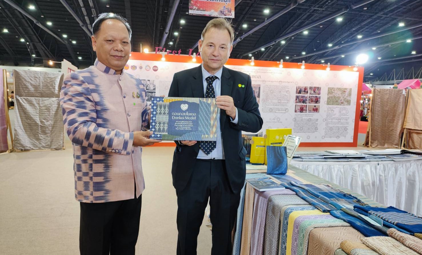 พลเอก ประยุทธ์ จันทร์โอชา นายกรัฐมนตรี เป็นประธานเปิดงาน OTOP City 2022 ภายใต้แนวคิด “มอบความสุขจากภูมิปัญญา ส่งต่อคุณค่าจากฝีมือคนไทย”