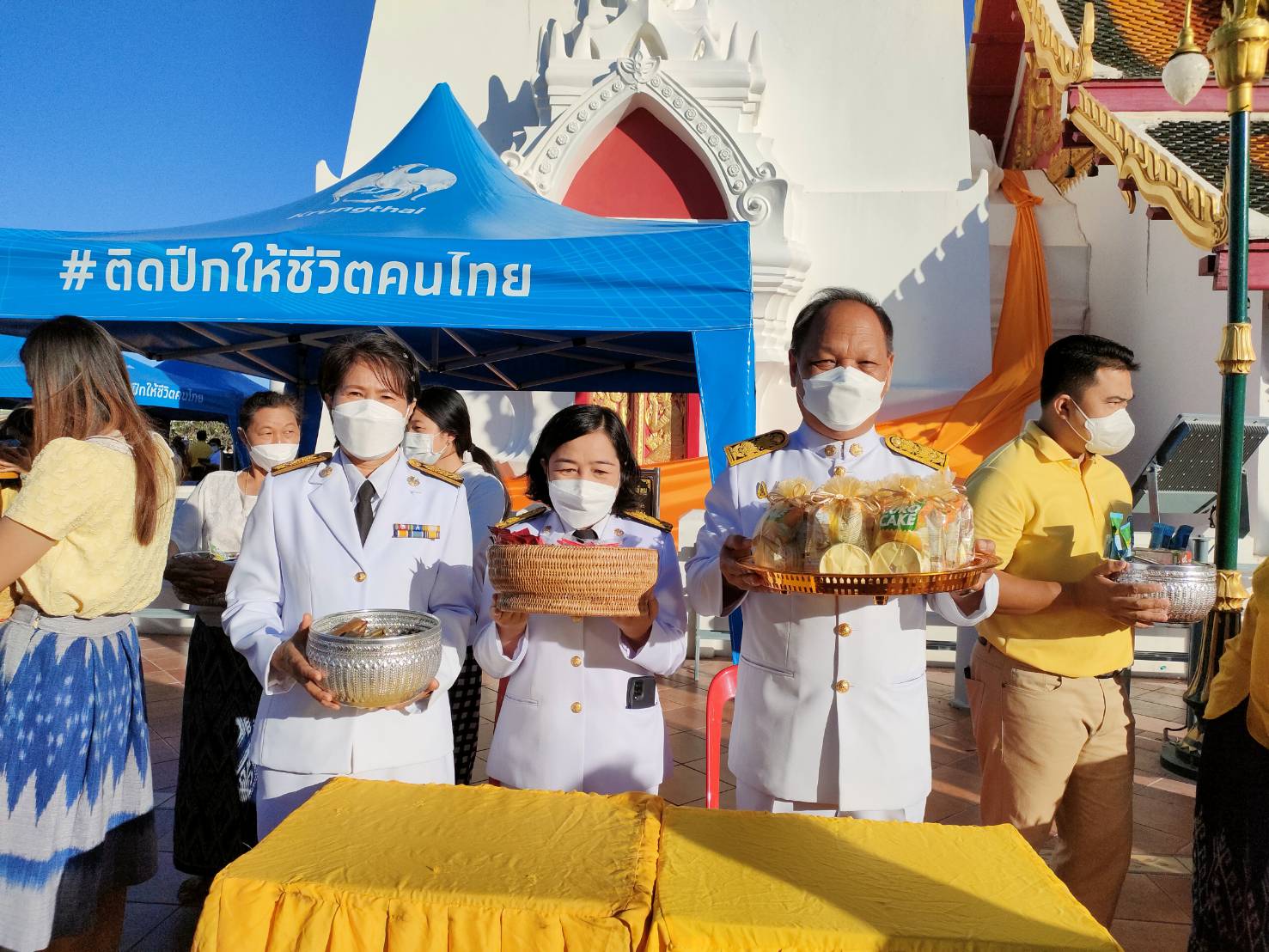 จังหวัดสกลนคร : จัดพิธีวางพานพุ่มดอกไม้และถวายบังคม เนื่องในวันพ่อแห่งชาติ