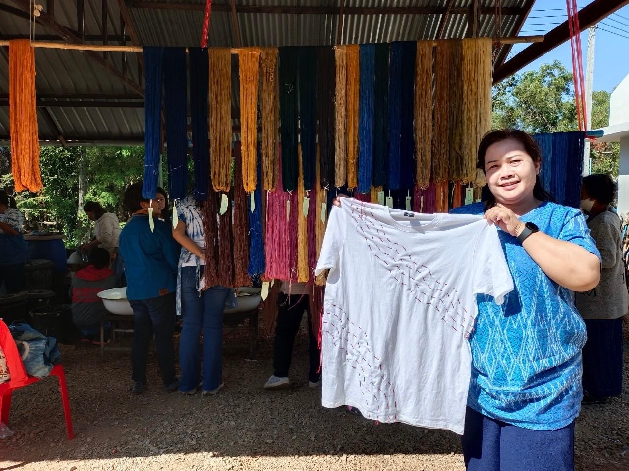 กรมการพัฒนาชุมชน กระทรวงมหาดไทย : ดำเนินงานโครงการพัฒนารูปแบบผลิตภัณฑ์ผ้าบ้านดอนกอย “ดอนกอยโมเดล” สู่ตลาดสากล