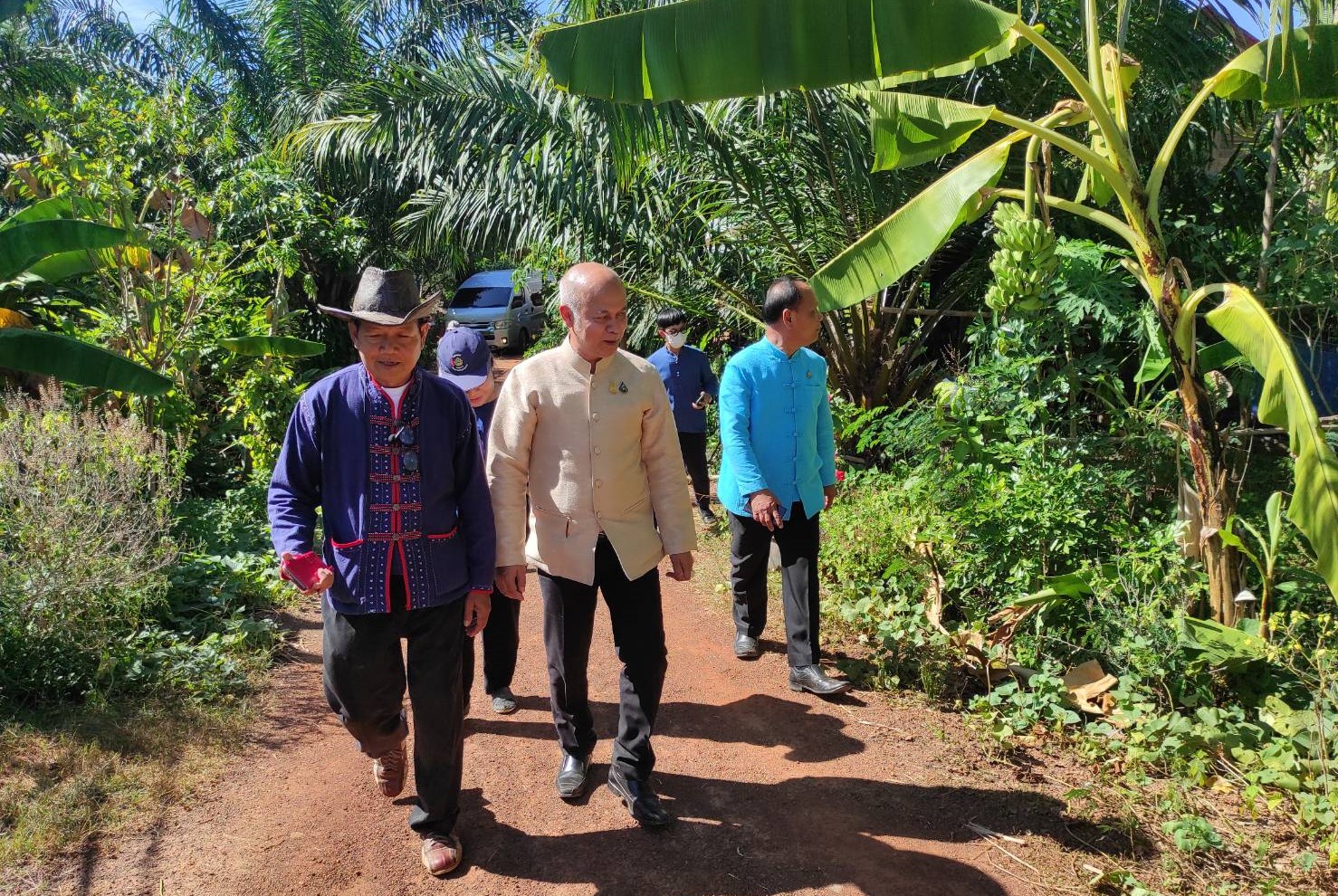 รองอธิบดีกรมการพัฒนาชุมชน กระทรวงมหาดไทย :  ติดตามการดำเนินงานศูนย์เรียนรู้ทฤษฎีใหม่รูปแบบ “โคก หนอง นา  พัฒนาชุมชน“ ในเขตพื้นที่ จังหวัดสกลนคร  เพื่อเตรียมความพร้อมใช้เป็นสถานที่ปฎิบัติธรรมและเผยแพร่พระพุทธศาสนาแก่พุทธศาสนิกชน  พร้อมใช้เป็นสถานที่อบรมอาชีพแก่ครัวเรือนผู้ด้อยโอกาส