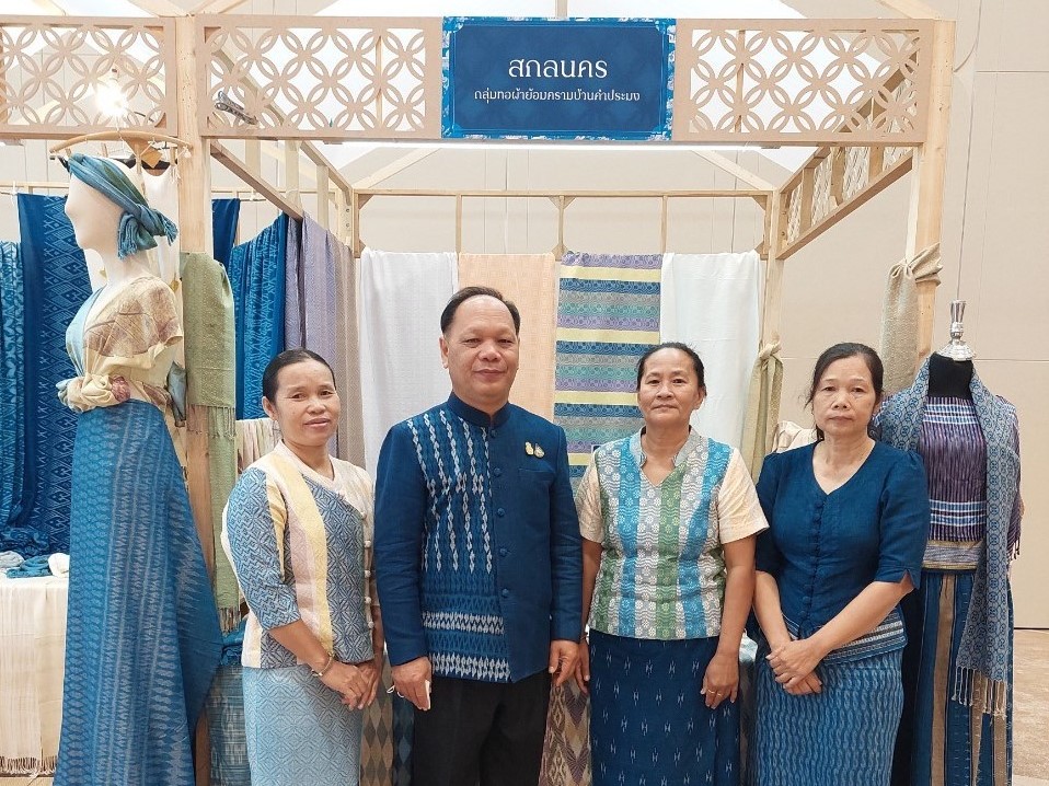 กรมการพัฒนาชุมชน กระทรวงมหาดไทย : จัดแสดงผ้าไทยและจำหน่ายผลิตภัณฑ์ผ้าไทยร่วมสมัย  ในงานเทศกาลไหมไทย 2565 (Thai Silk Festival 2022)