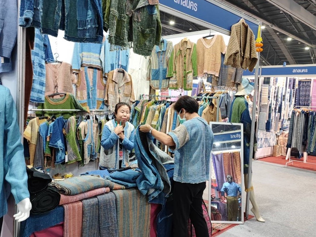 จังหวัดสกลนคร : ส่งเสริมสนับสนุนกลุ่มผู้ผลิต/ผู้ประกอบการ OTOP เข้าร่วมจัดแสดงและจำหน่ายผลิตภัณฑ์ เพื่อเพิ่มรายได้ ในงาน OTOP City 2022