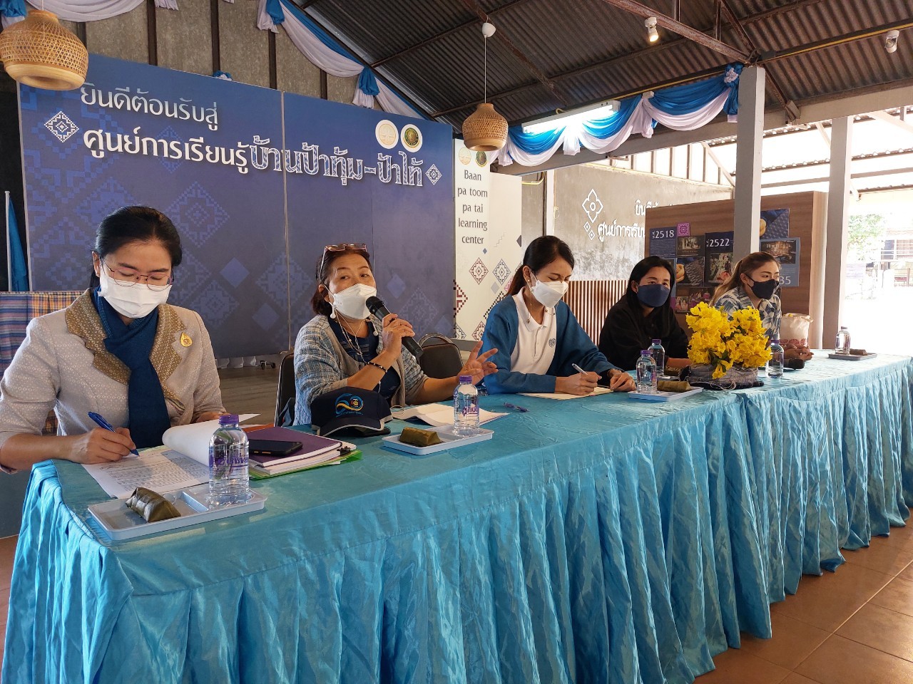 กรมการพัฒนาชุมชน กระทรวงมหาดไทย : ดำเนินงานโครงการสืบสานภูมิปัญญา การทอผ้าและถอดองค์ความรู้สำคัญเกี่ยวกับการพัฒนาผ้าไหมไทย ในเขตพื้นที่จังหวัดสกลนคร