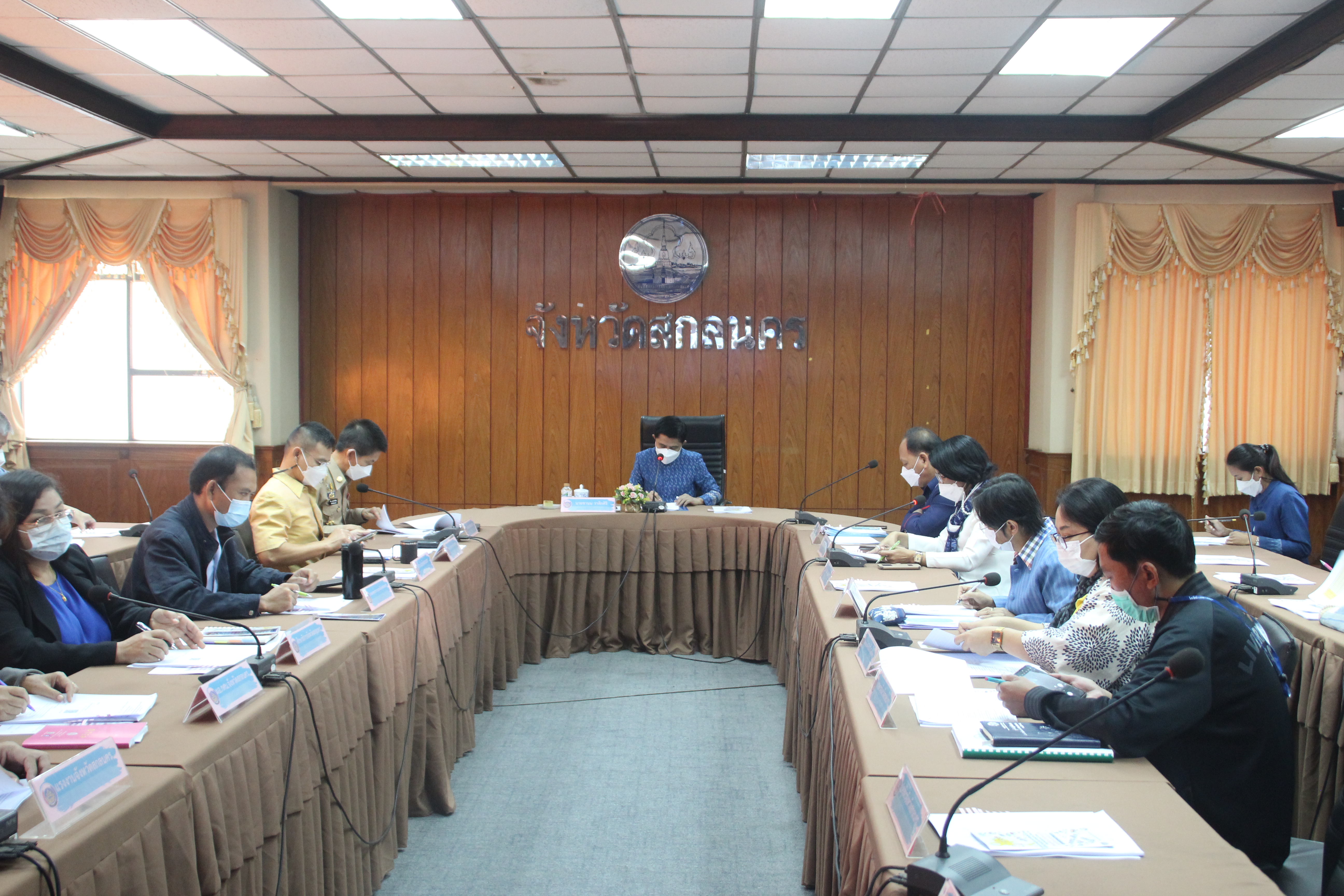 จังหวัดสกลนคร : ประชุมคณะกรรมการบริหารศูนย์อำนวยการขจัดความยากจนและพัฒนาคนทุกช่วงวัยอย่างยั่งยืนตามหลักปรัชญาของเศรษฐกิจพอเพียงจังหวัดสกลนคร (ศจพ.จ.) เพื่อกำหนดแผนการขจัดความยากจน ฯ ประจำปี 2566