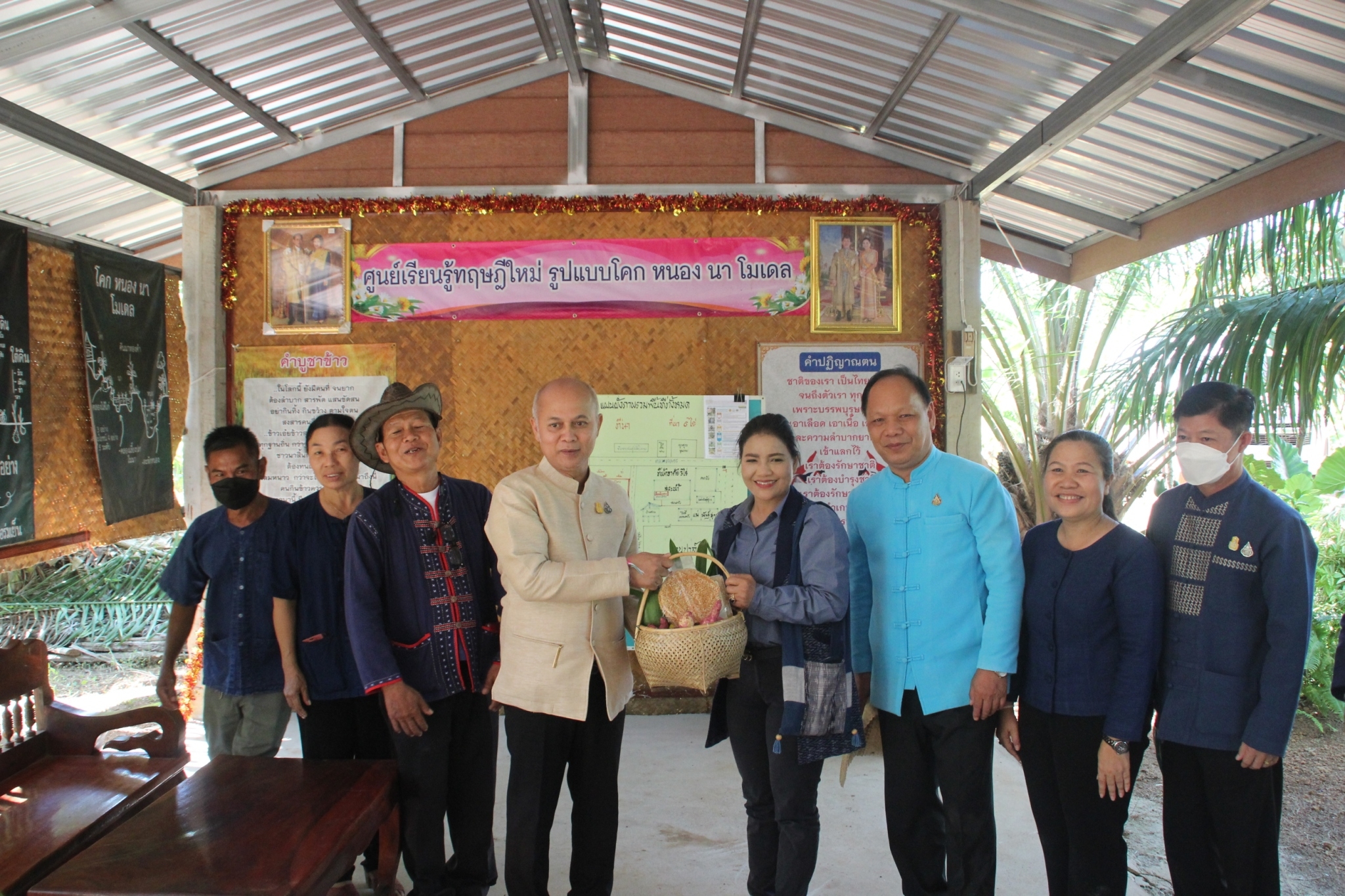 รองอธิบดีกรมการพัฒนาชุมชน กระทรวงมหาดไทย :  ติดตามการดำเนินงานศูนย์เรียนรู้ทฤษฎีใหม่รูปแบบ “โคก หนอง นา  พัฒนาชุมชน“ ในเขตพื้นที่ จังหวัดสกลนคร  เพื่อเตรียมความพร้อมใช้เป็นสถานที่ปฎิบัติธรรมและเผยแพร่พระพุทธศาสนาแก่พุทธศาสนิกชน  พร้อมใช้เป็นสถานที่อบรมอาชีพแก่ครัวเรือนผู้ด้อยโอกาส