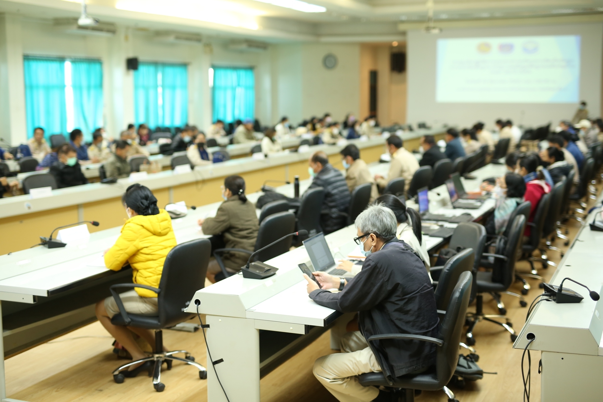 จังหวัดสกลนคร : ประชุมเตรียมความพร้อมเจ้าหน้าที่พัฒนาชุมชน เพื่อสร้างความรู้ ความเข้าใจ ในแนวทางการบริหารการจัดเก็บข้อมูลความจำเป็นพื้นฐาน (จปฐ.) และข้อมูลพื้นฐานระดับหมู่บ้าน (กชช.2ค) ประจำปี 2566 เชิงคุณภาพ
