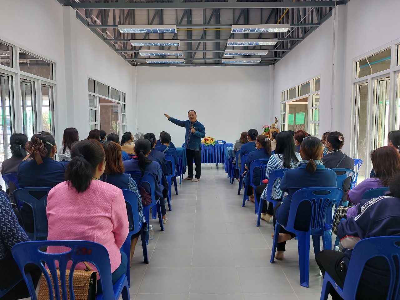 พช. สกลนครร่วมกับคณะกรรมการพัฒนาสตรีอำเภอพรรณานิคม ดำเนินงานโครงการ”สตรีอาสาพัฒนาเศรษฐกิจพอเพียง ปลูกพืช ปลูกผัก เพื่อสร้างความมั่นคงทางอาหาร ในเขตพื้นที่ตำบลสว่าง อำเภอพรรณานิคม จังหวัดสกลนคร