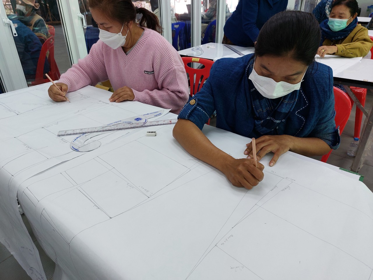 กรมการพัฒนาชุมชน กระทรวงมหาดไทย : ดำเนินงานโครงการพัฒนารูปแบบผลิตภัณฑ์ผ้าบ้านดอนกอย “ดอนกอยโมเดล” สู่ตลาดสากล
