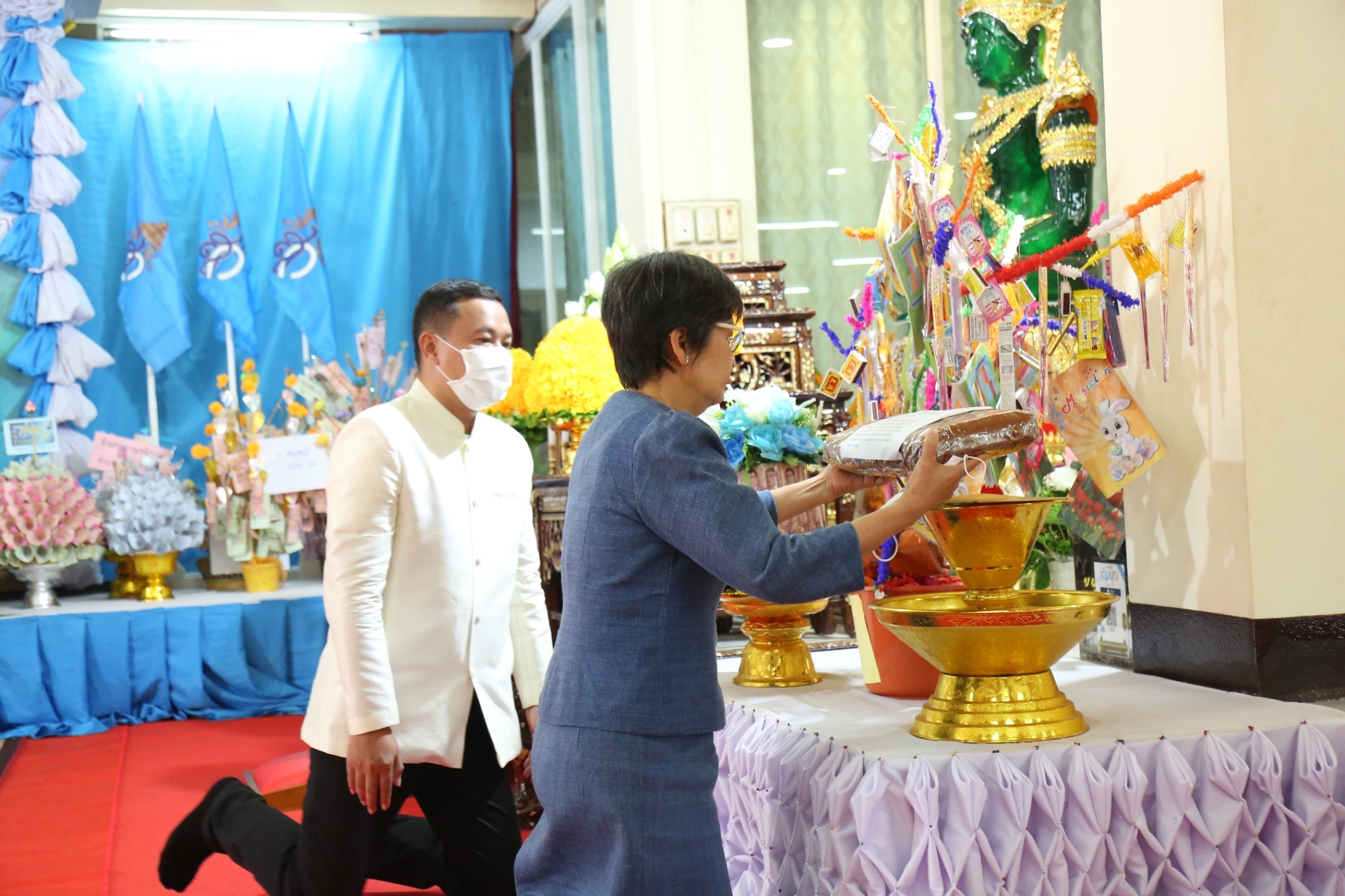 จังหวัดสกลนคร : จัดงานวันสถาปนากองทุนแม่ของแผ่นดินและพิธีทอดผ้าป่าสมทบกองทุนแม่ของแผ่นดิน ประจำปี 2565