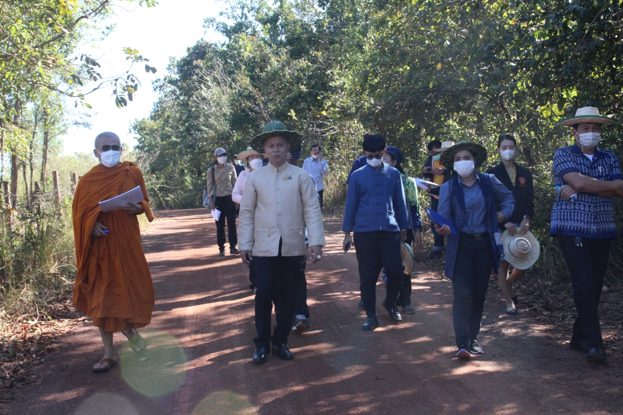 รองอธิบดีกรมการพัฒนาชุมชน กระทรวงมหาดไทย :  ติดตามการดำเนินงานศูนย์เรียนรู้ทฤษฎีใหม่รูปแบบ “โคก หนอง นา  พัฒนาชุมชน“ ในเขตพื้นที่ จังหวัดสกลนคร  เพื่อเตรียมความพร้อมใช้เป็นสถานที่ปฎิบัติธรรมและเผยแพร่พระพุทธศาสนาแก่พุทธศาสนิกชน  พร้อมใช้เป็นสถานที่อบรมอาชีพแก่ครัวเรือนผู้ด้อยโอกาส