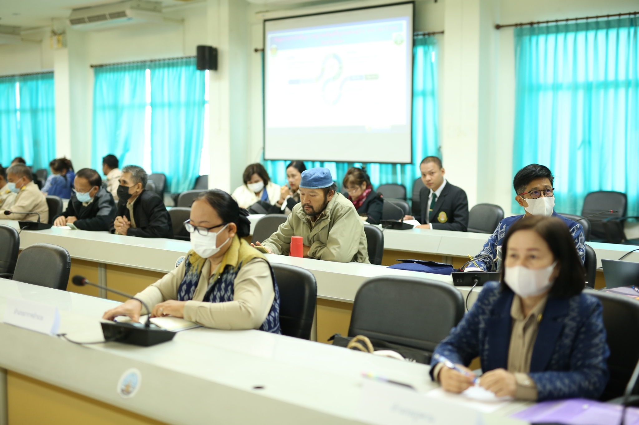 จังหวัดสกลนคร : ประชุมเตรียมความพร้อมเจ้าหน้าที่พัฒนาชุมชน เพื่อสร้างความรู้ ความเข้าใจ ในแนวทางการบริหารการจัดเก็บข้อมูลความจำเป็นพื้นฐาน (จปฐ.) และข้อมูลพื้นฐานระดับหมู่บ้าน (กชช.2ค) ประจำปี 2566 เชิงคุณภาพ