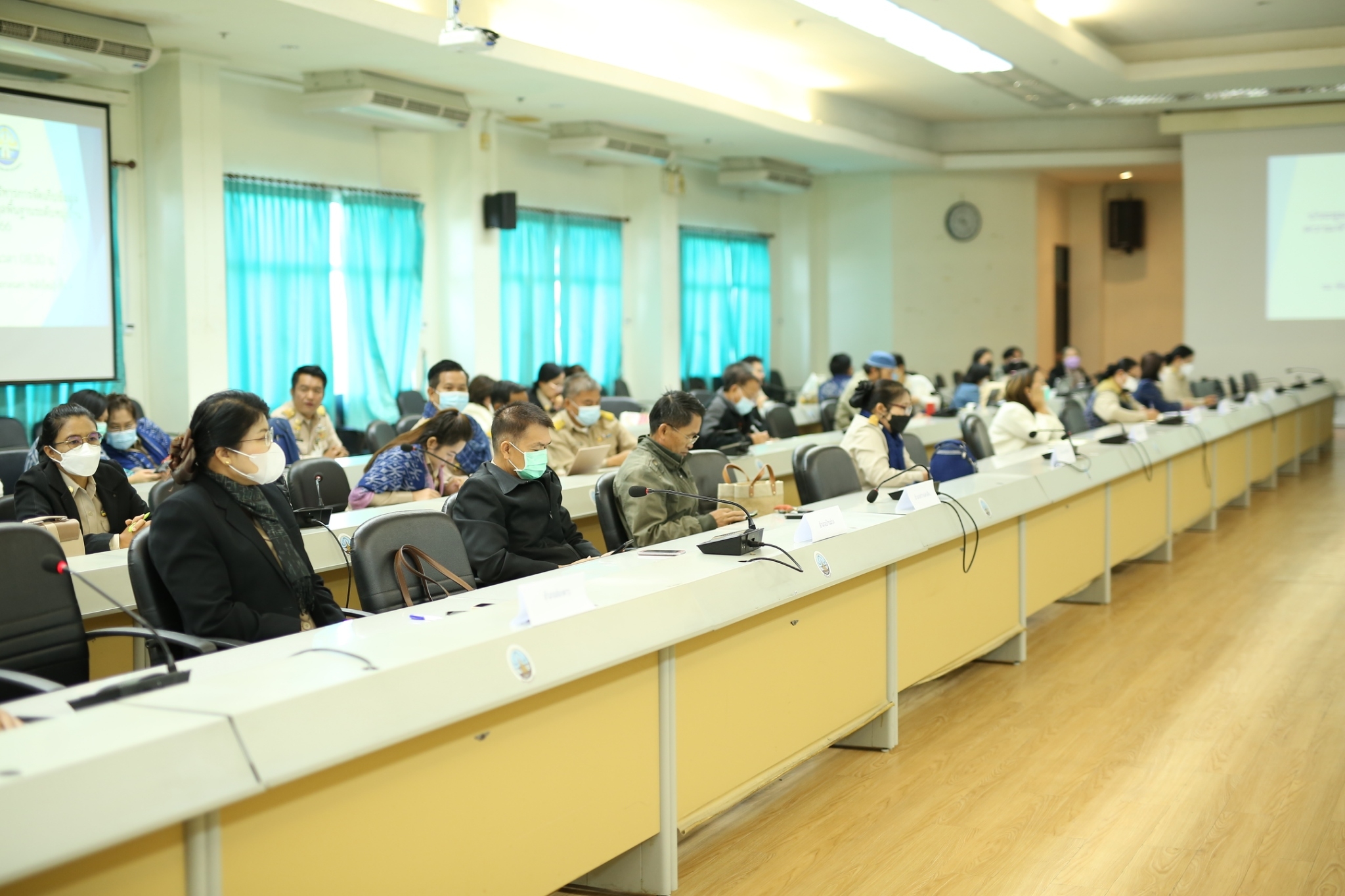 จังหวัดสกลนคร : ประชุมเตรียมความพร้อมเจ้าหน้าที่พัฒนาชุมชน เพื่อสร้างความรู้ ความเข้าใจ ในแนวทางการบริหารการจัดเก็บข้อมูลความจำเป็นพื้นฐาน (จปฐ.) และข้อมูลพื้นฐานระดับหมู่บ้าน (กชช.2ค) ประจำปี 2566 เชิงคุณภาพ