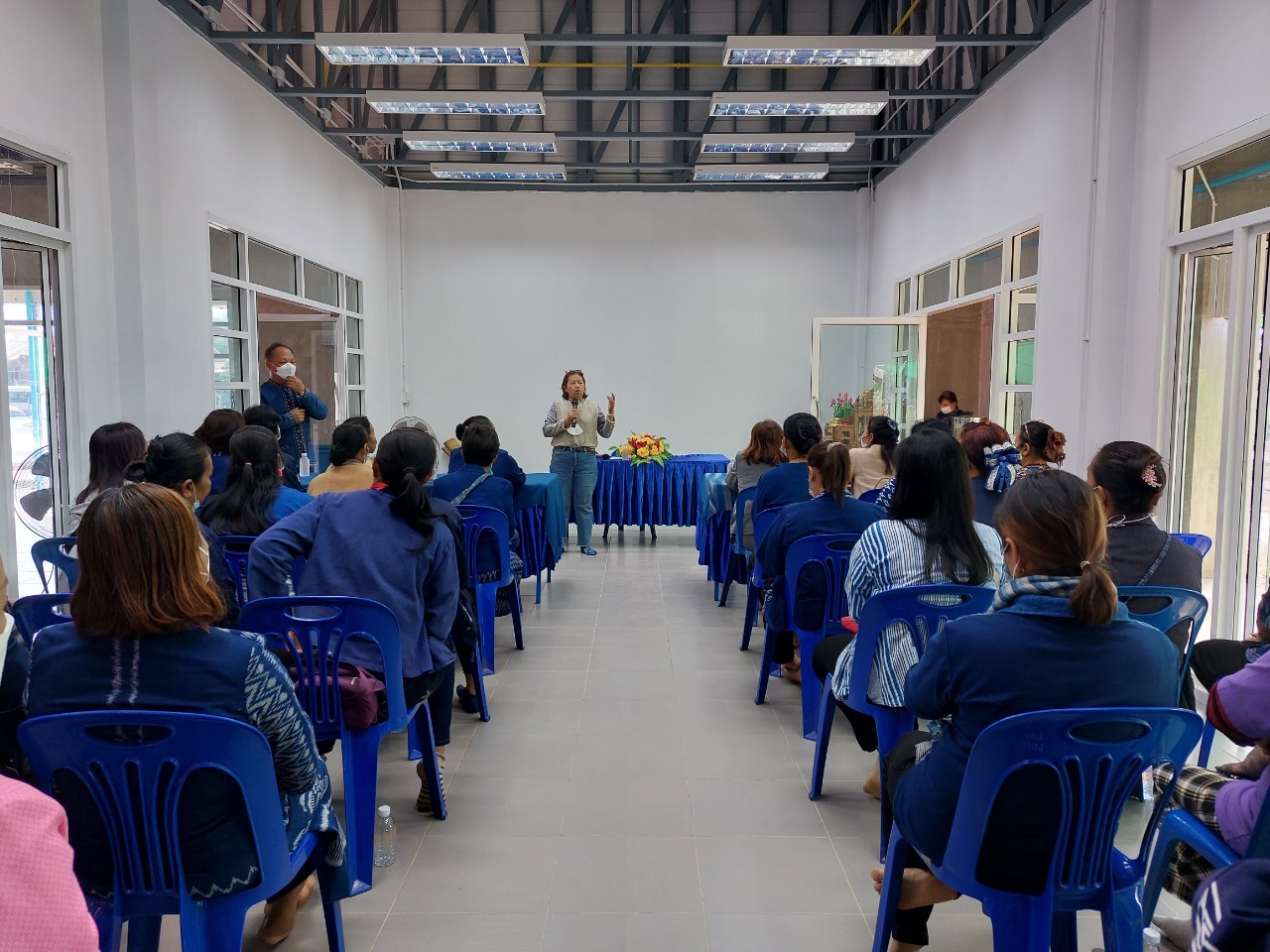 พช. สกลนครร่วมกับคณะกรรมการพัฒนาสตรีอำเภอพรรณานิคม ดำเนินงานโครงการ”สตรีอาสาพัฒนาเศรษฐกิจพอเพียง ปลูกพืช ปลูกผัก เพื่อสร้างความมั่นคงทางอาหาร ในเขตพื้นที่ตำบลสว่าง อำเภอพรรณานิคม จังหวัดสกลนคร