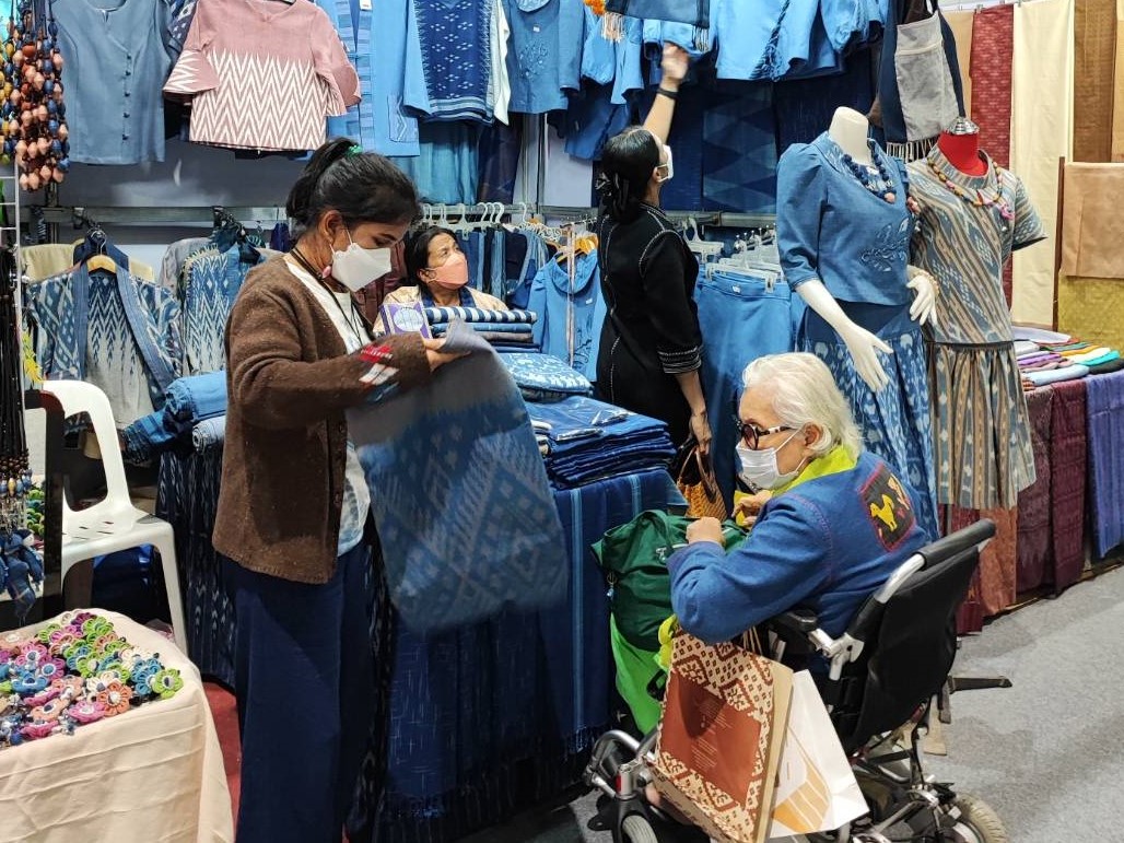 จังหวัดสกลนคร : ส่งเสริมสนับสนุนกลุ่มผู้ผลิต/ผู้ประกอบการ OTOP เข้าร่วมจัดแสดงและจำหน่ายผลิตภัณฑ์ เพื่อเพิ่มรายได้ ในงาน OTOP City 2022