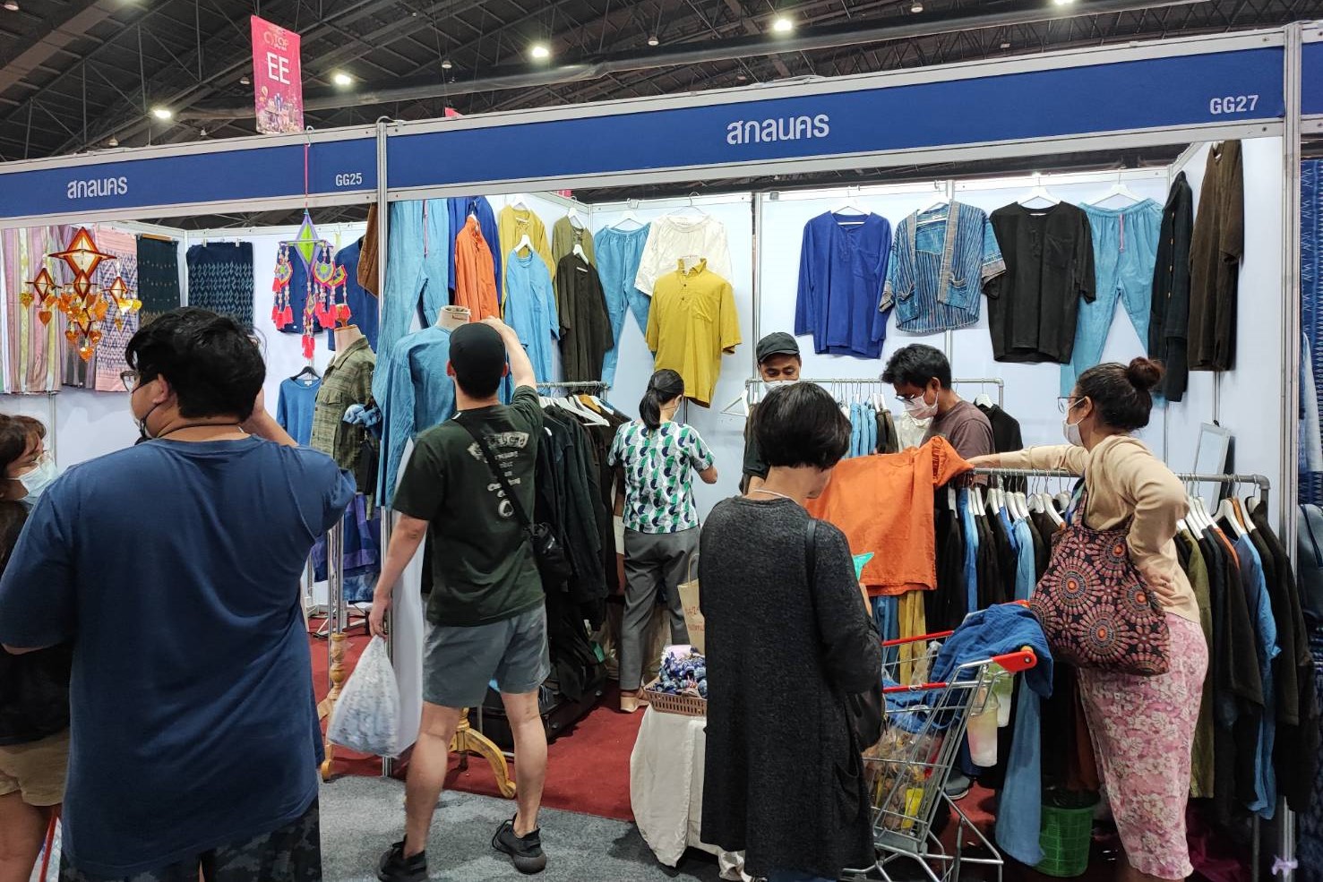 จังหวัดสกลนคร : ส่งเสริมสนับสนุนกลุ่มผู้ผลิต/ผู้ประกอบการ OTOP เข้าร่วมจัดแสดงและจำหน่ายผลิตภัณฑ์ เพื่อเพิ่มรายได้ ในงาน OTOP City 2022