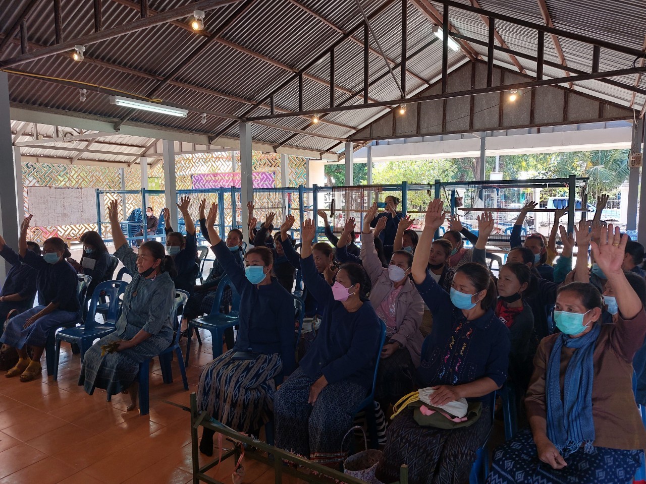 กรมการพัฒนาชุมชน กระทรวงมหาดไทย : ดำเนินงานโครงการสืบสานภูมิปัญญา การทอผ้าและถอดองค์ความรู้สำคัญเกี่ยวกับการพัฒนาผ้าไหมไทย ในเขตพื้นที่จังหวัดสกลนคร