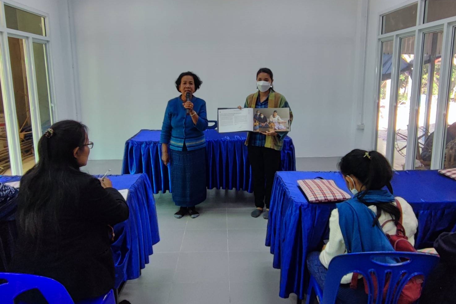 จังหวัดสกลนคร : นำผู้เข้าอบรบเพิ่มศักยภาพการบริการท่องเที่ยว และยกระดับผลิตภัณฑ์ชุมชน ปี 2566 ศึกษาดูงานการย้อมสีธรรมชาติที่ทันสมัยและเป็นสากล ณ ศูนย์เรียนรู้ผ้าย้อมครามบ้านดอนกอย “วิชชาลัยดอนกอย วิถีแห่งการพัฒนาที่ยั่งยืน” ตามโครงการส่งเสริมการท่องเที่ยวเทศกาลประเพณี ยลวิถีเมืองสามธรรม”ธรรมะ ธรรมชาติและวัฒนธรรม”