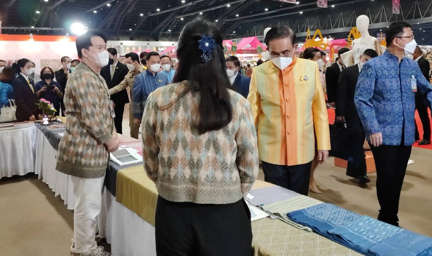 พลเอก ประยุทธ์ จันทร์โอชา นายกรัฐมนตรี เป็นประธานเปิดงาน OTOP City 2022 ภายใต้แนวคิด “มอบความสุขจากภูมิปัญญา ส่งต่อคุณค่าจากฝีมือคนไทย”