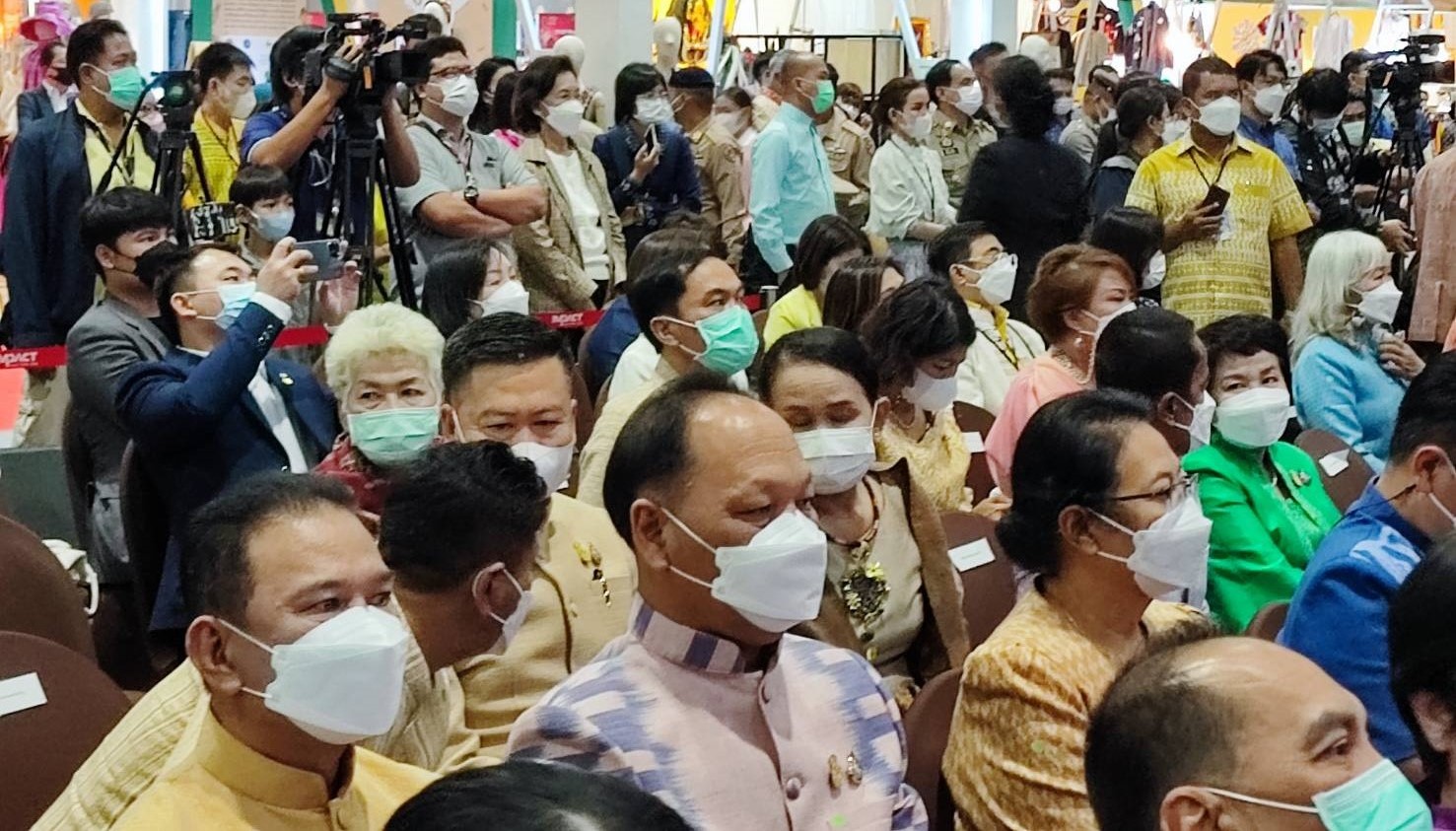 พลเอก ประยุทธ์ จันทร์โอชา นายกรัฐมนตรี เป็นประธานเปิดงาน OTOP City 2022 ภายใต้แนวคิด “มอบความสุขจากภูมิปัญญา ส่งต่อคุณค่าจากฝีมือคนไทย”