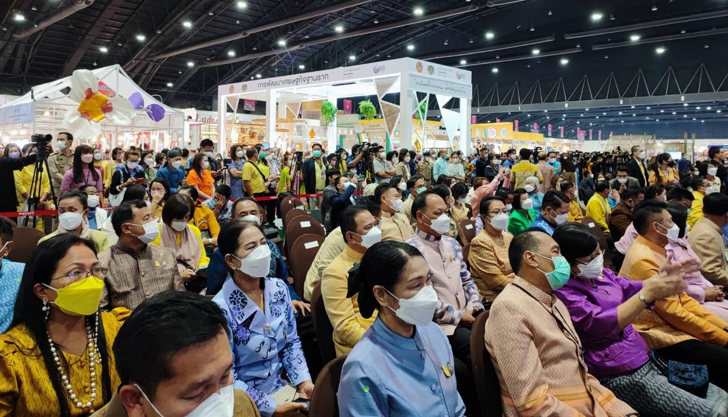 พลเอก ประยุทธ์ จันทร์โอชา นายกรัฐมนตรี เป็นประธานเปิดงาน OTOP City 2022 ภายใต้แนวคิด “มอบความสุขจากภูมิปัญญา ส่งต่อคุณค่าจากฝีมือคนไทย”
