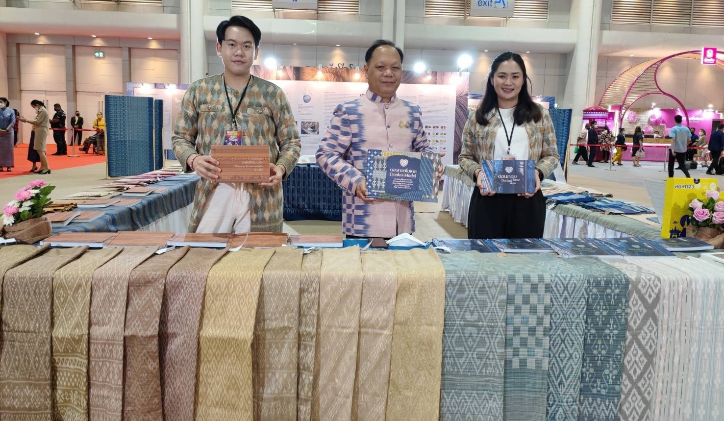 พลเอก ประยุทธ์ จันทร์โอชา นายกรัฐมนตรี เป็นประธานเปิดงาน OTOP City 2022 ภายใต้แนวคิด “มอบความสุขจากภูมิปัญญา ส่งต่อคุณค่าจากฝีมือคนไทย”