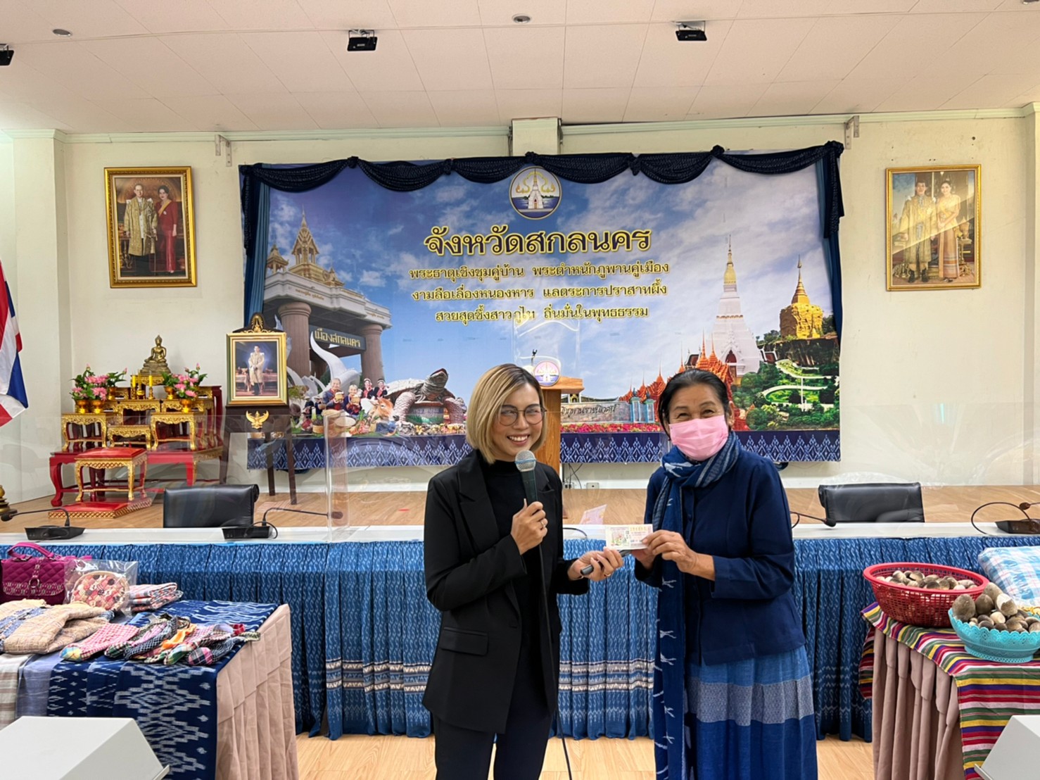 จังหวัดสกลนคร : อบรมพัฒนาทักษะอาชีพแก่สมาชิกกองทุนพัฒนาบทบาทสตรีเพื่อให้เกิดการแลกเปลี่ยนเรียนรู้และสร้างเครือข่ายในการประกอบอาชีพที่สำเร็จ ตามโครงการพัฒนาทักษะอาชีพแก่สมาชิกกองทุนพัฒนาบทบาทสตรี ประจำปี 2566